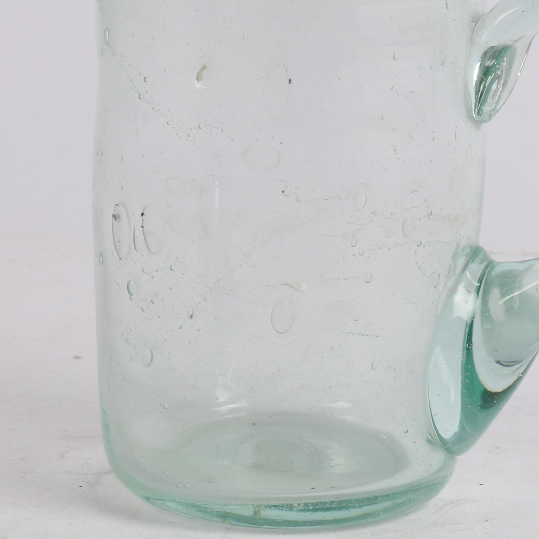 AN 18TH CENTURY GLASS MUG OR TANKARD. - Image 2 of 4
