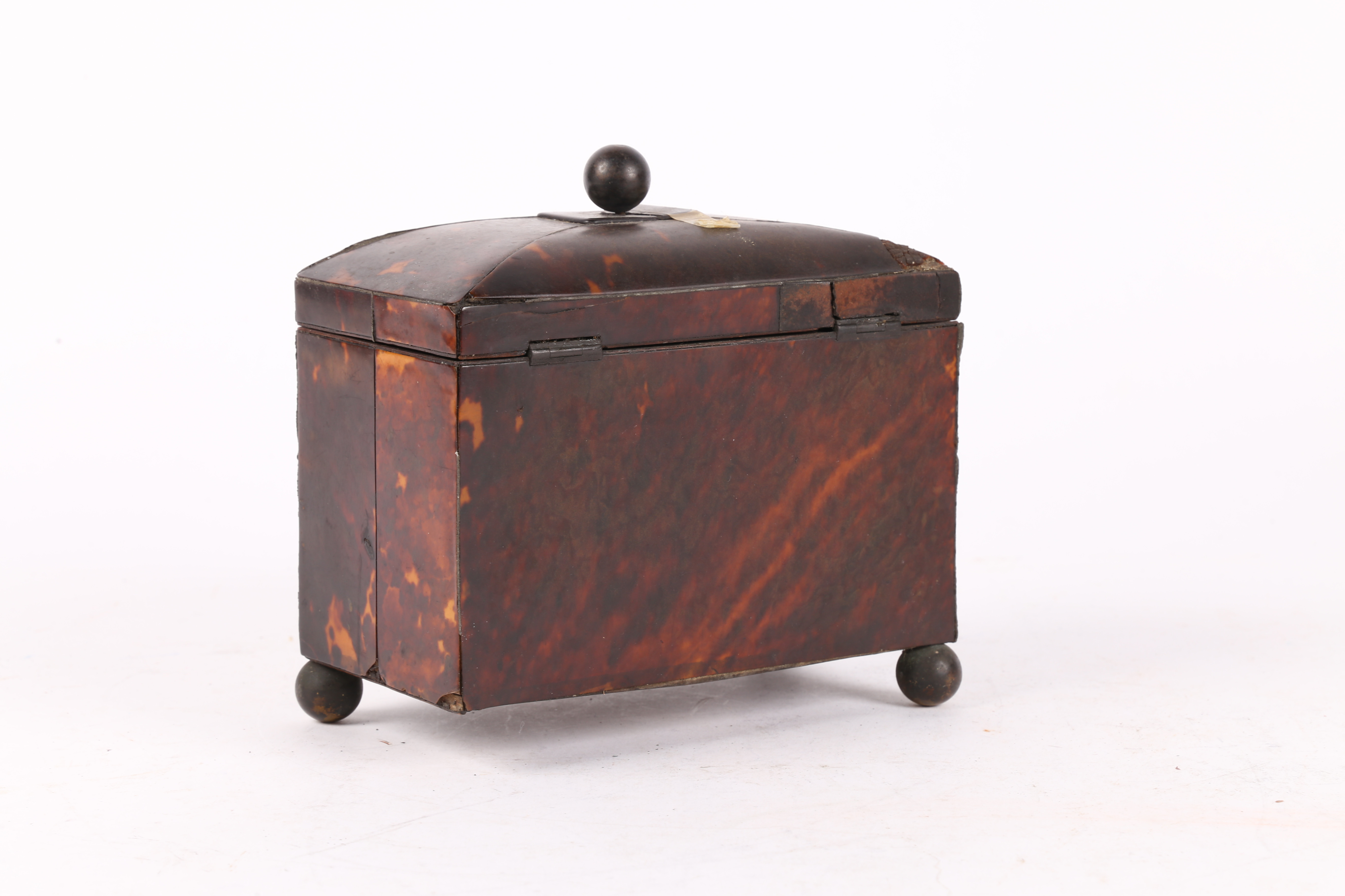 A 19TH CENTURY TORTOISESHELL AND BRASS TEA CADDY. - Image 5 of 10