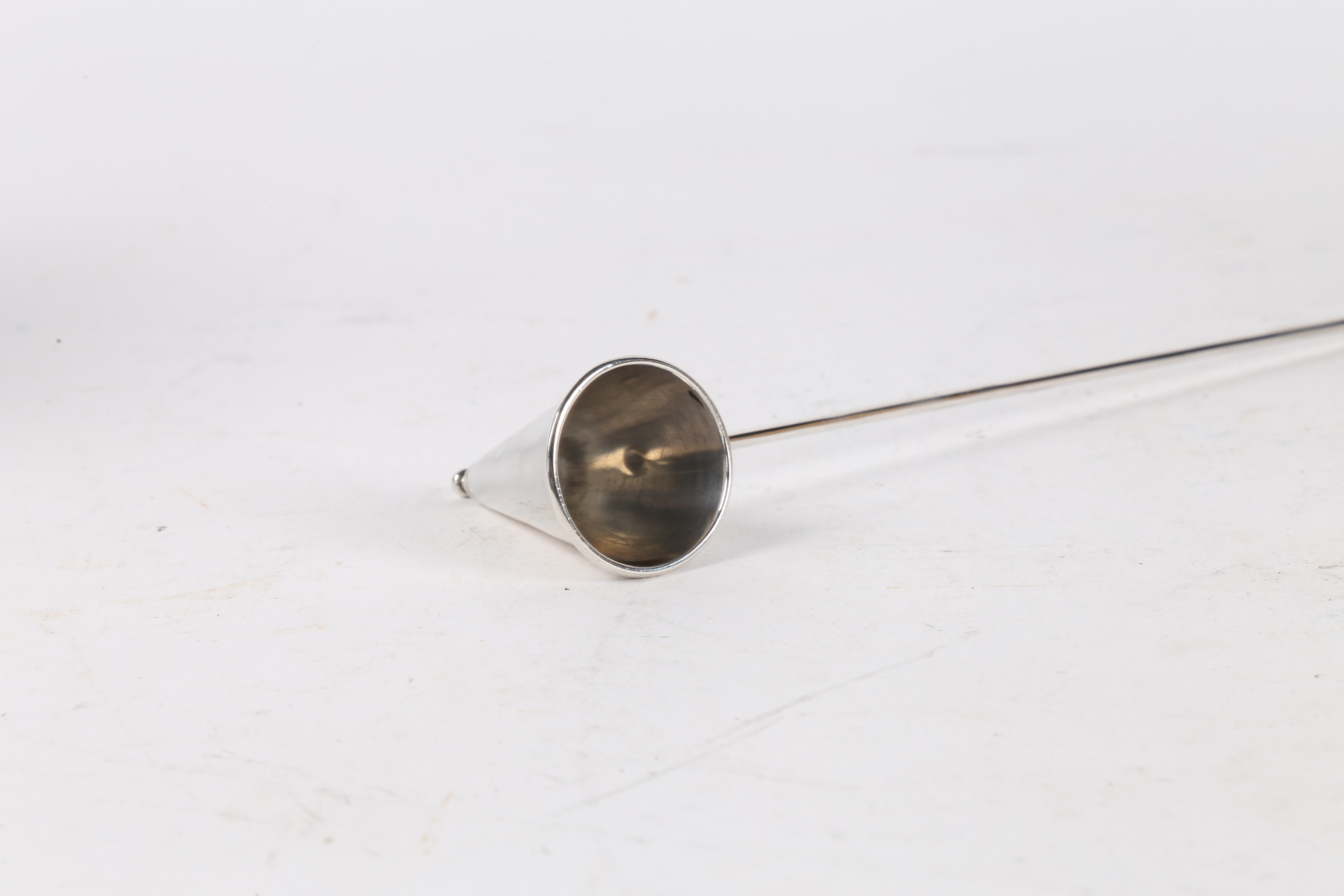 AN ELIZABETH II SILVER CANDLE SNUFFER. - Image 4 of 4