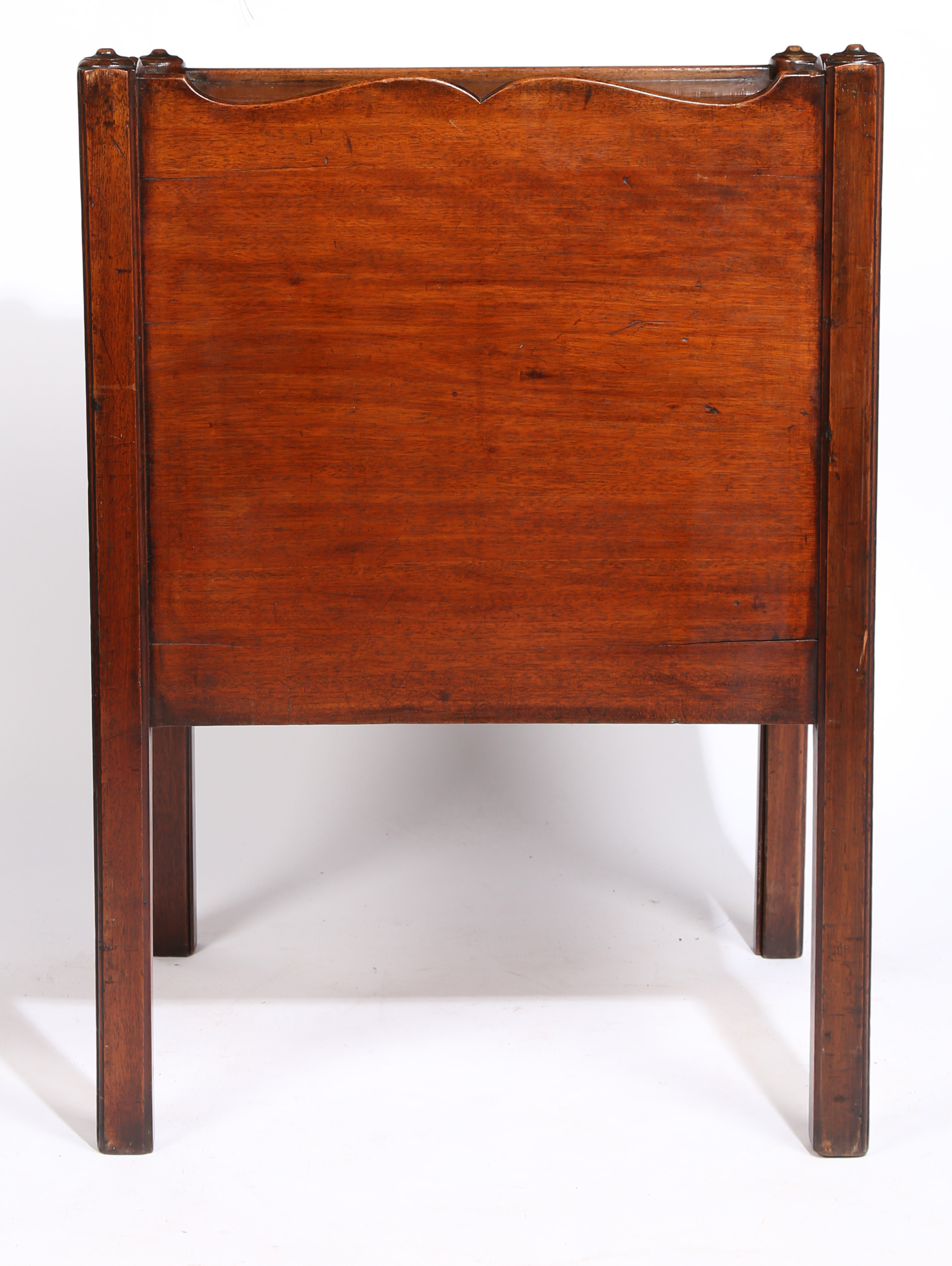 A GEORGE III MAHOGANY TRAY TOP BEDSIDE COMMODE. - Image 7 of 7