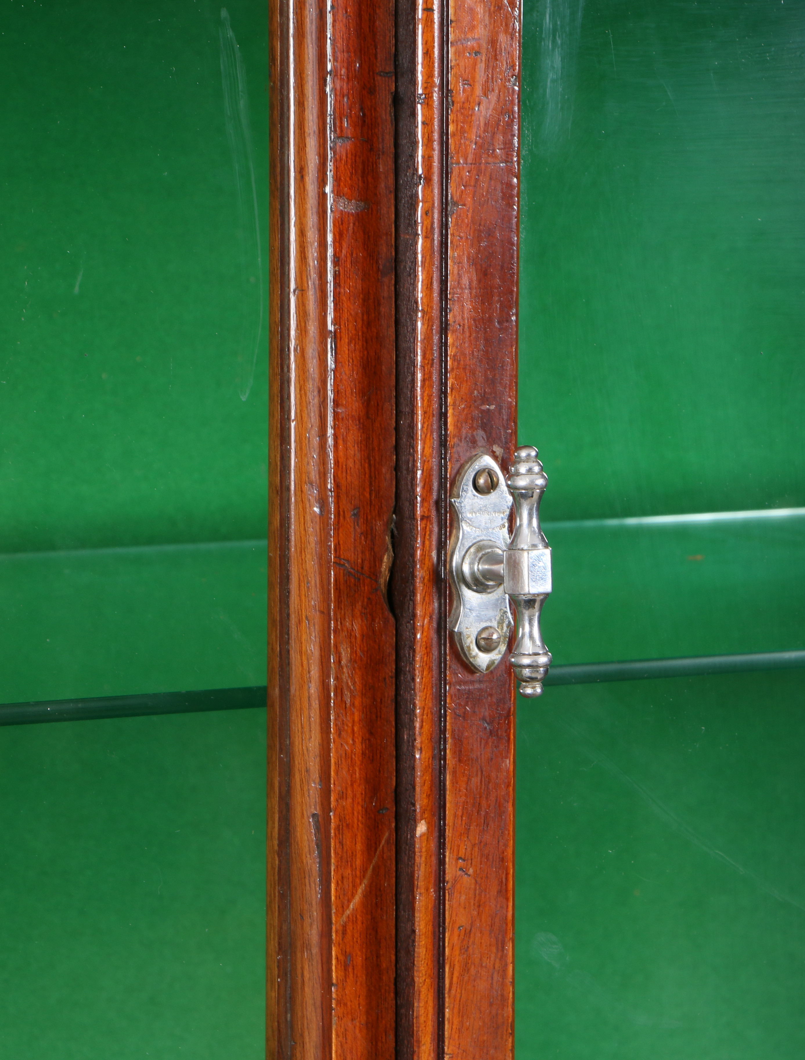 A VICTORIAN MAHOGANY SHOP DISPLAY CABINET. - Image 3 of 6