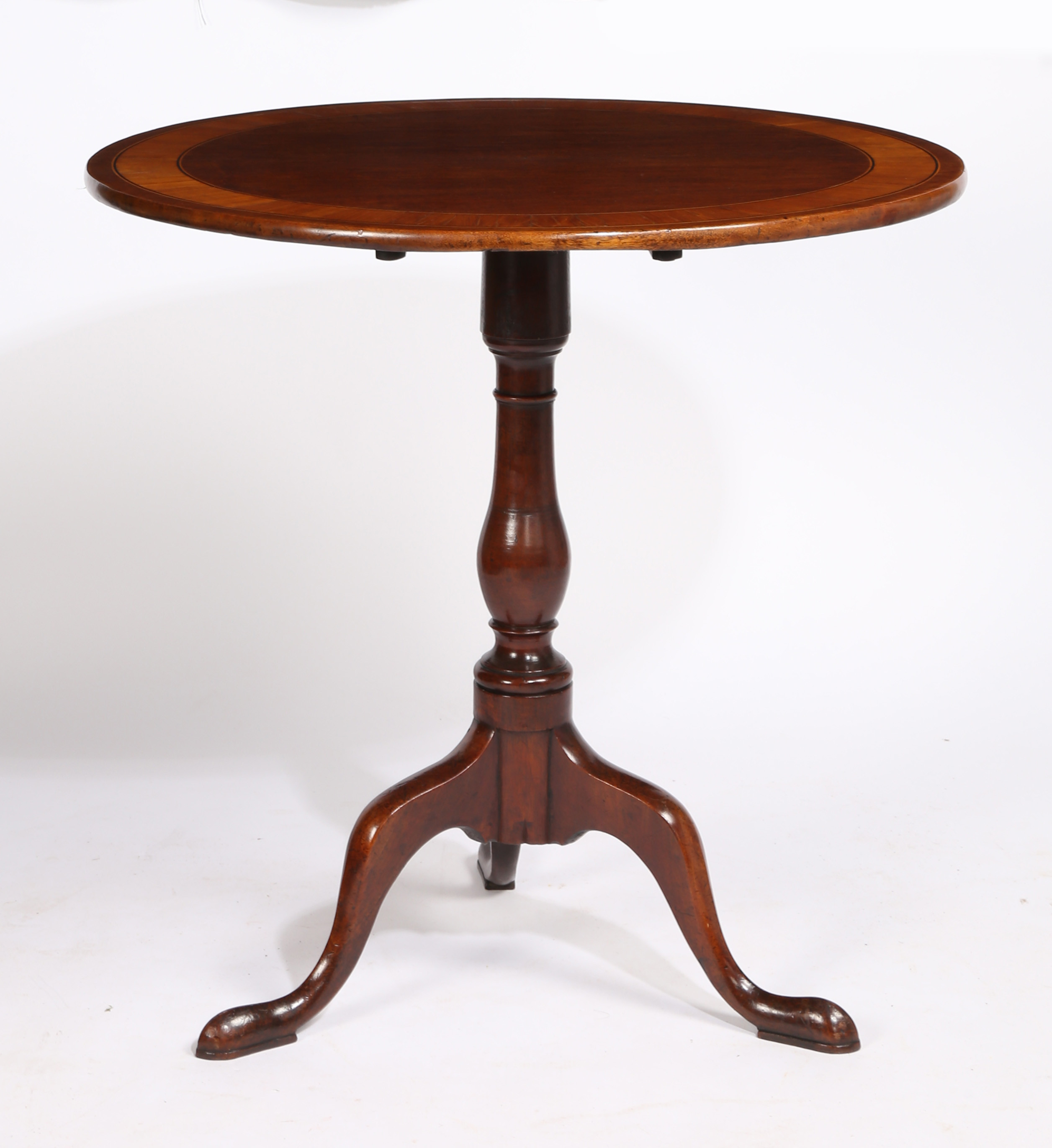 A 19TH CENTURY MAHOGANY AND SATINWOOD BANDED OCCASIONAL TABLE. - Image 3 of 4