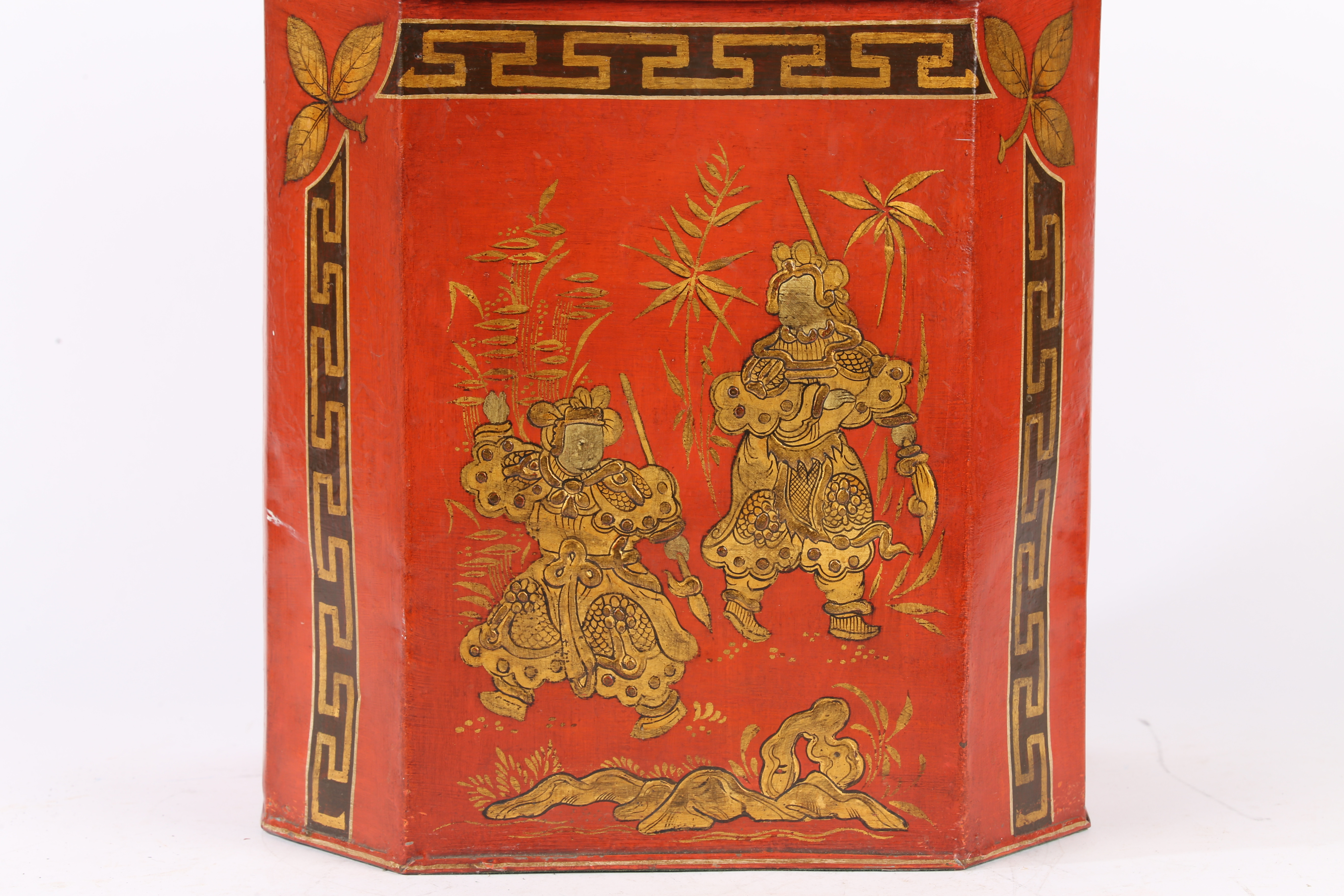 A LARGE 19TH CENTURY SHOP KEEPERS RED TOLEWARE TEA TIN. - Image 3 of 8