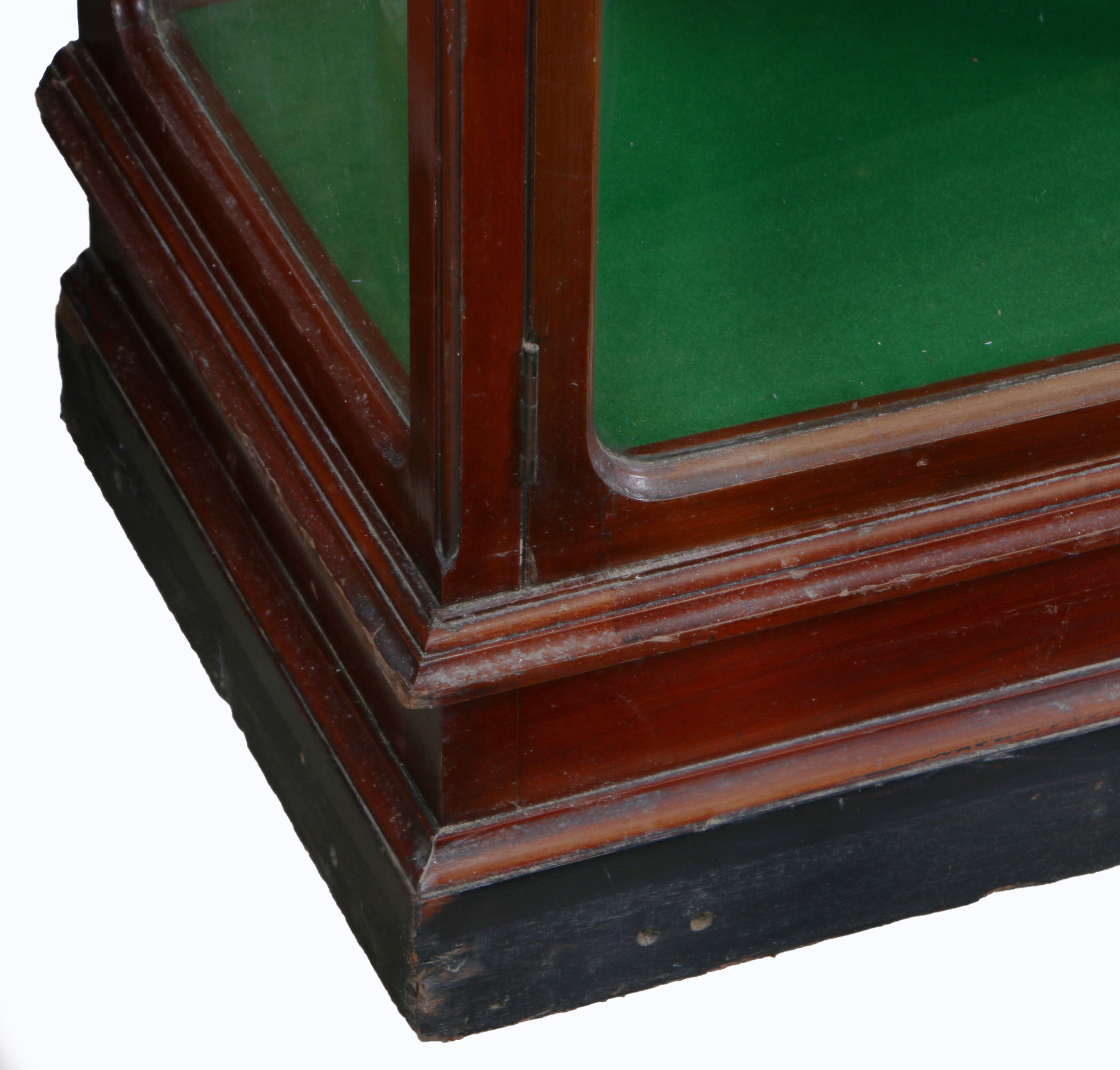 A VICTORIAN MAHOGANY SHOP DISPLAY CABINET. - Image 5 of 6