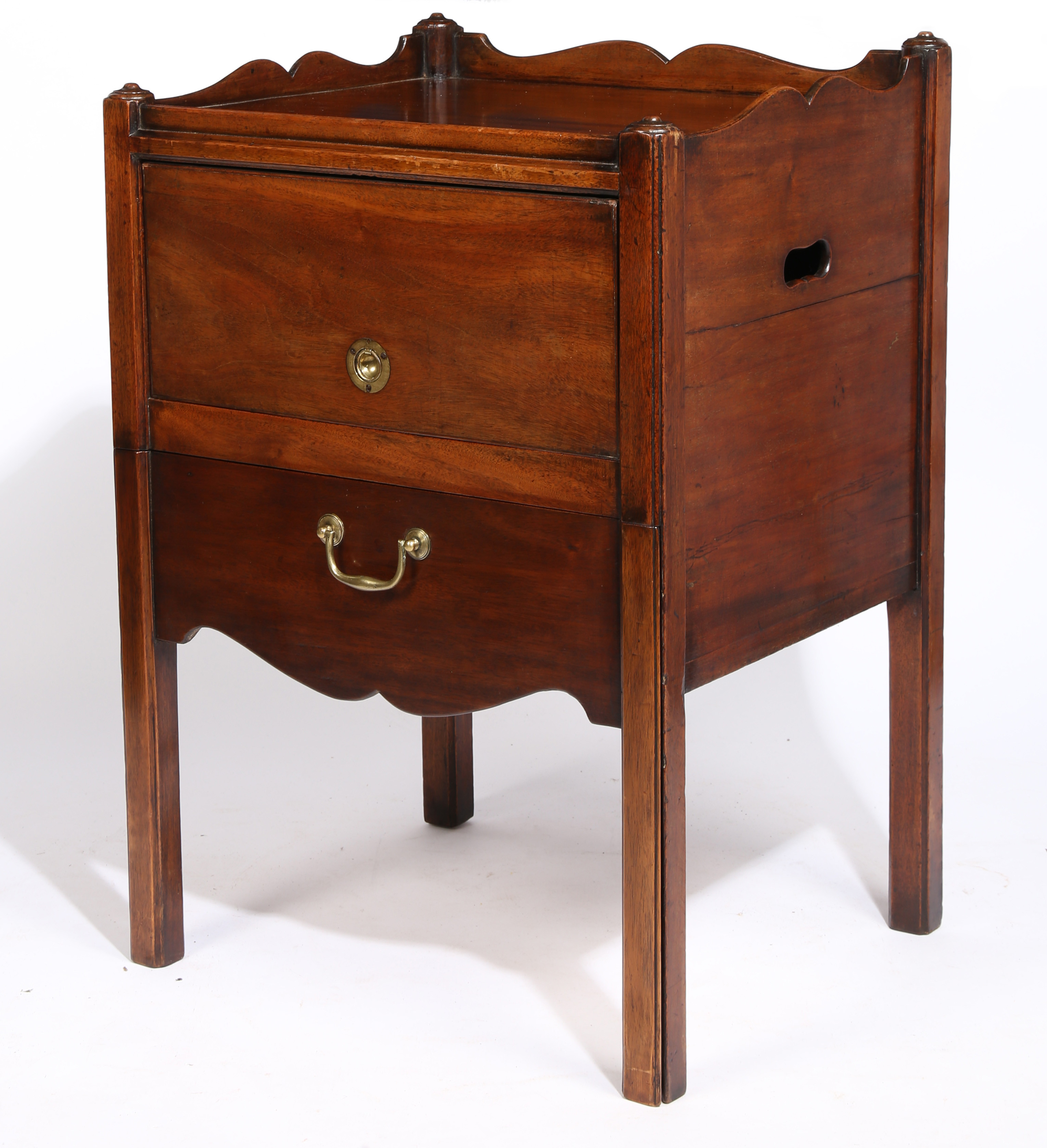 A GEORGE III MAHOGANY TRAY TOP BEDSIDE COMMODE. - Image 6 of 7