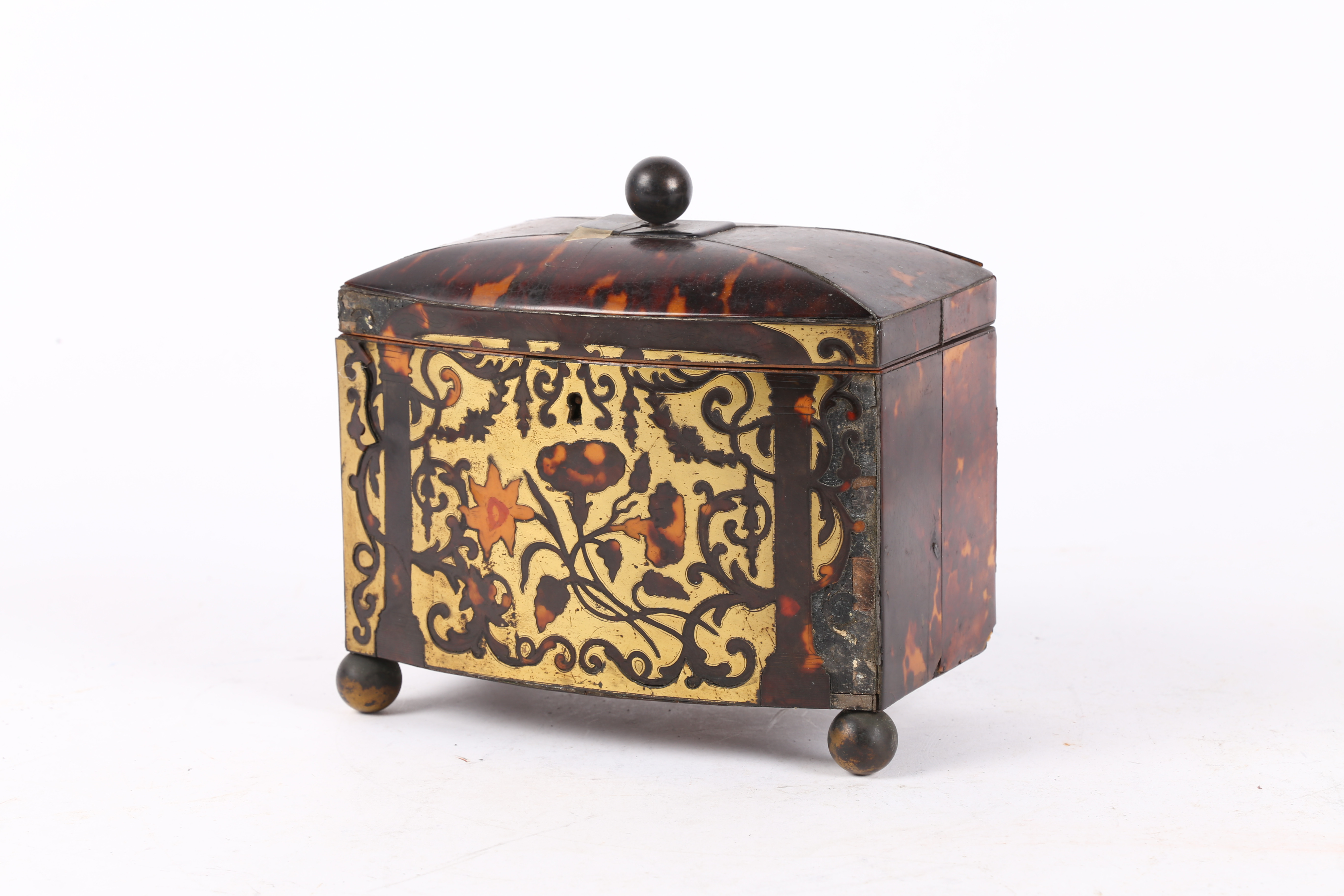 A 19TH CENTURY TORTOISESHELL AND BRASS TEA CADDY. - Image 4 of 10