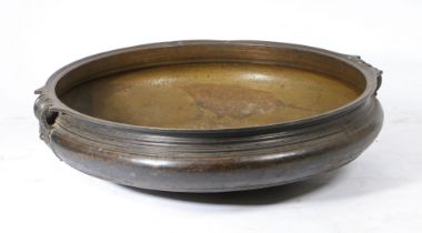 A LARGE SOUTH INDIAN BRONZE URULI VESSEL.