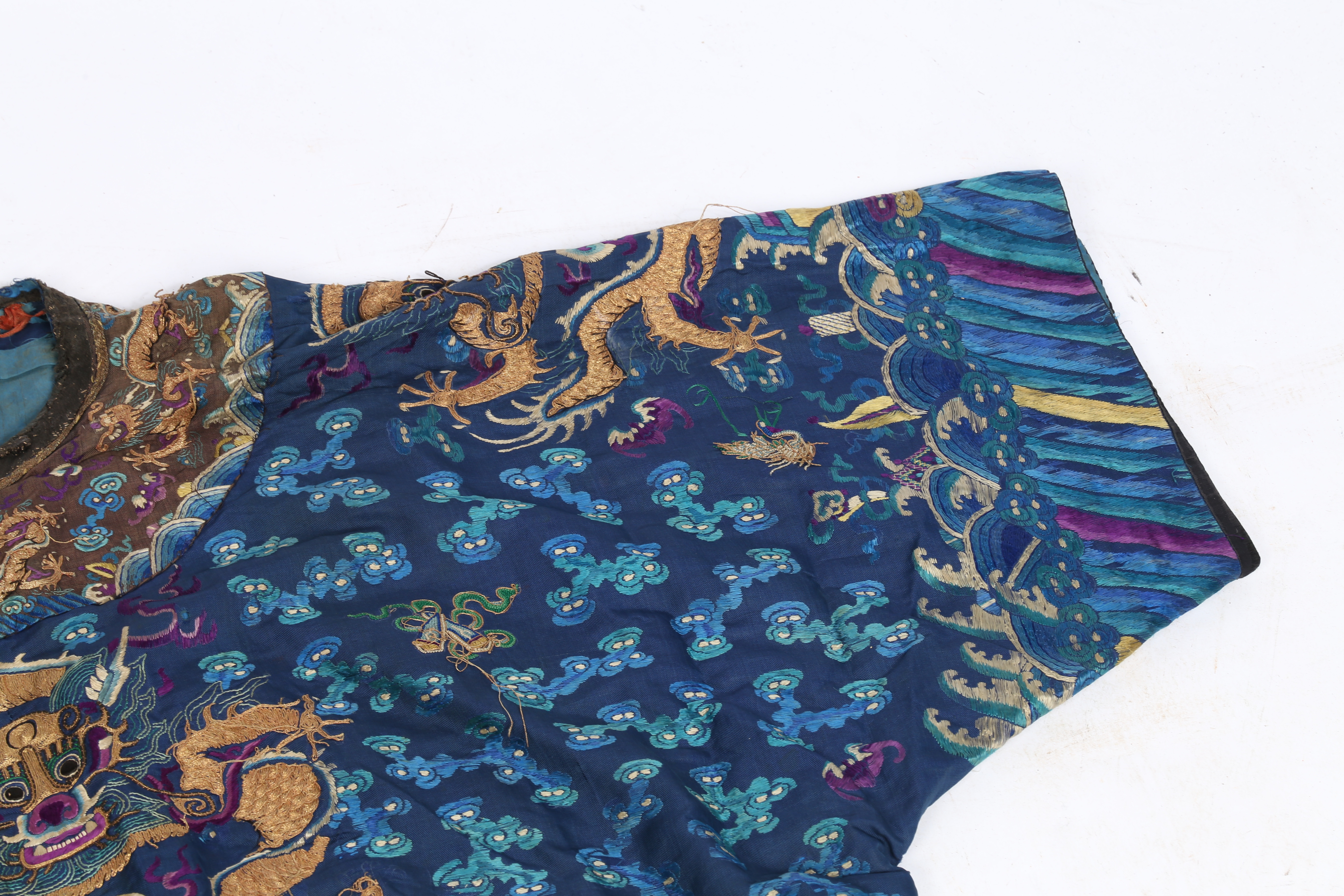 A CHINESE EMBROIDERED 'JI FU' COURT ROBE, LATE QING DYNASTY. - Image 3 of 9