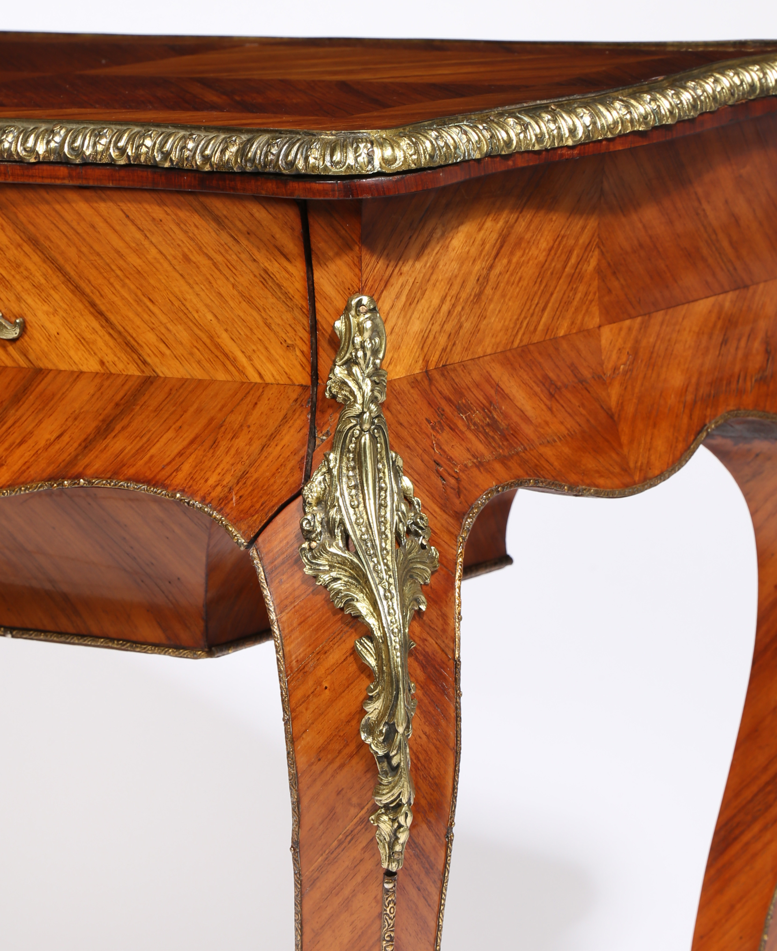 A 19TH CENTURY FRENCH KINGWOOD AND ORMOLU TABLE. - Image 10 of 13