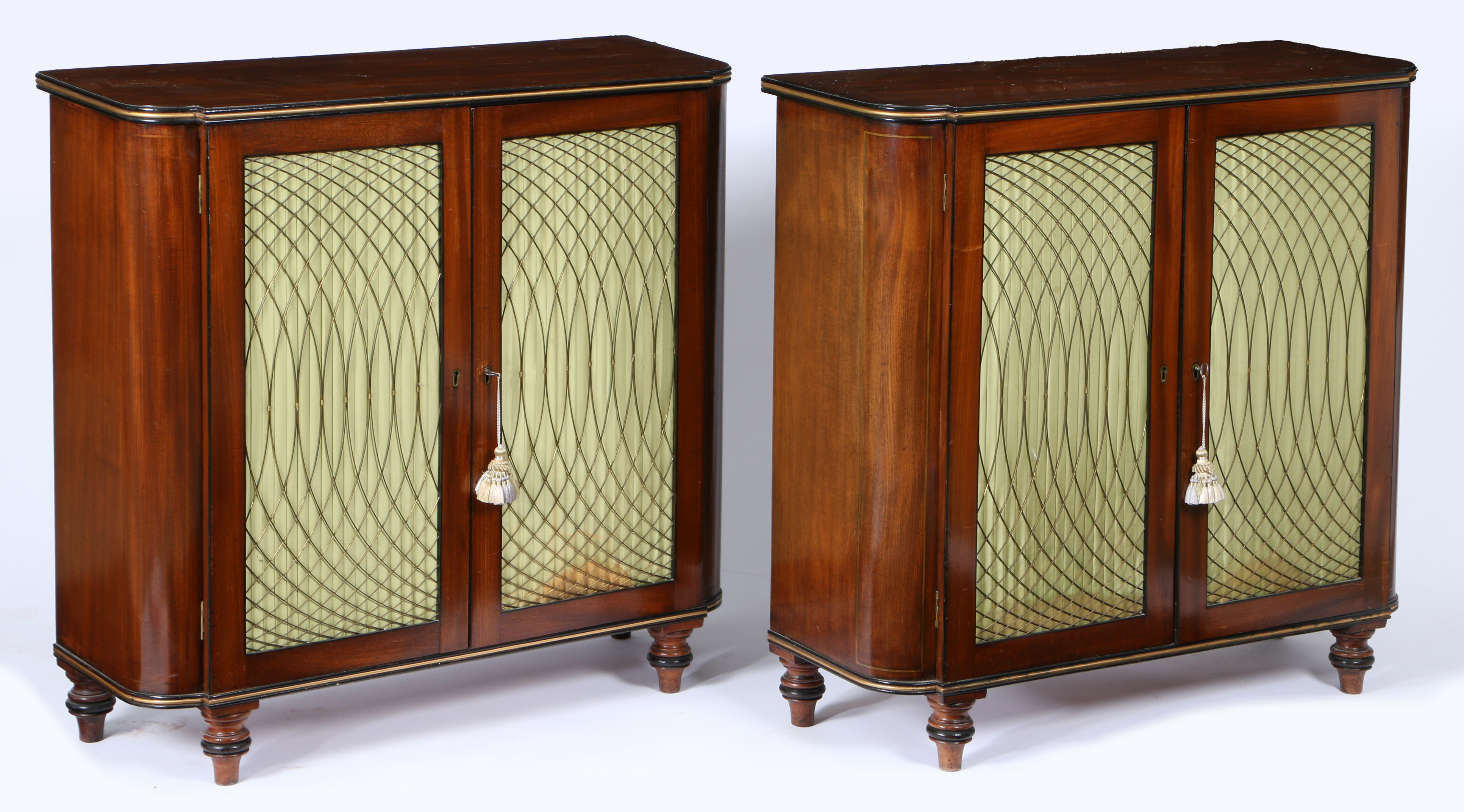 A GOOD PAIR OF GEORGE III MAHOGANY SIDE CABINETS. - Image 2 of 3