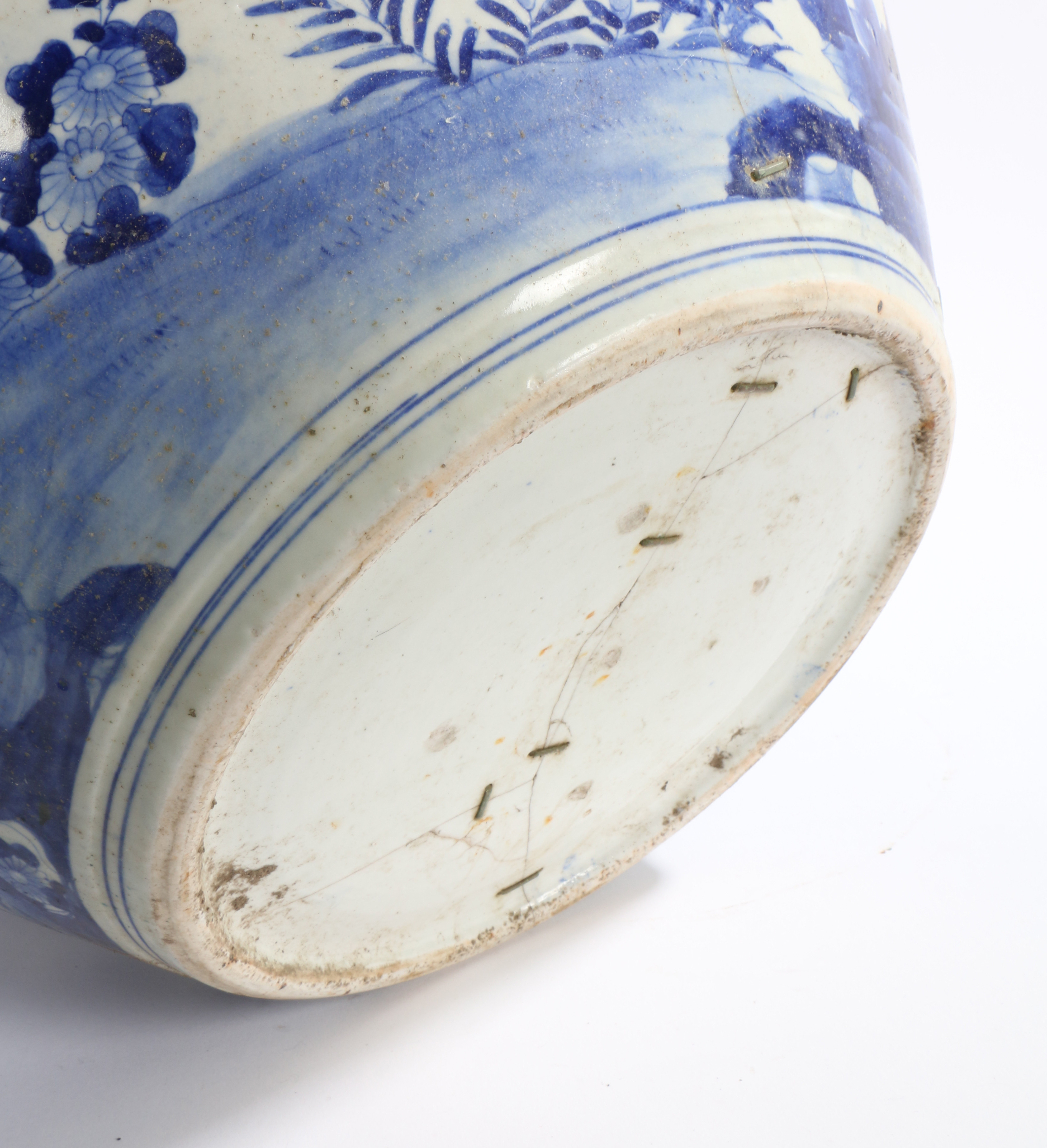 A LARGE JAPANESE PORCELAIN ARITA BLUE AND WHITE FISH BOWL. - Image 2 of 4