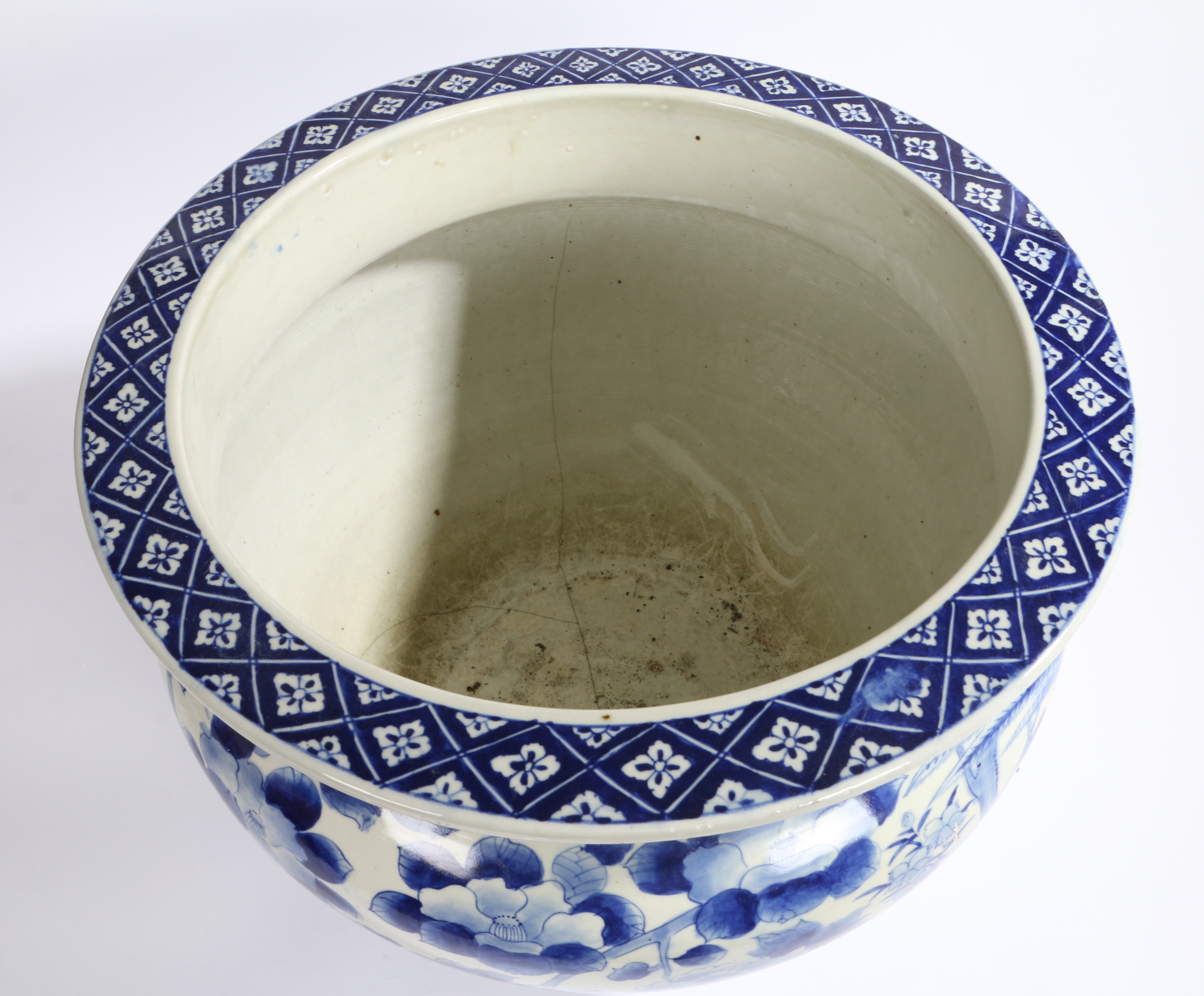 A LARGE JAPANESE PORCELAIN ARITA BLUE AND WHITE FISH BOWL. - Image 3 of 4