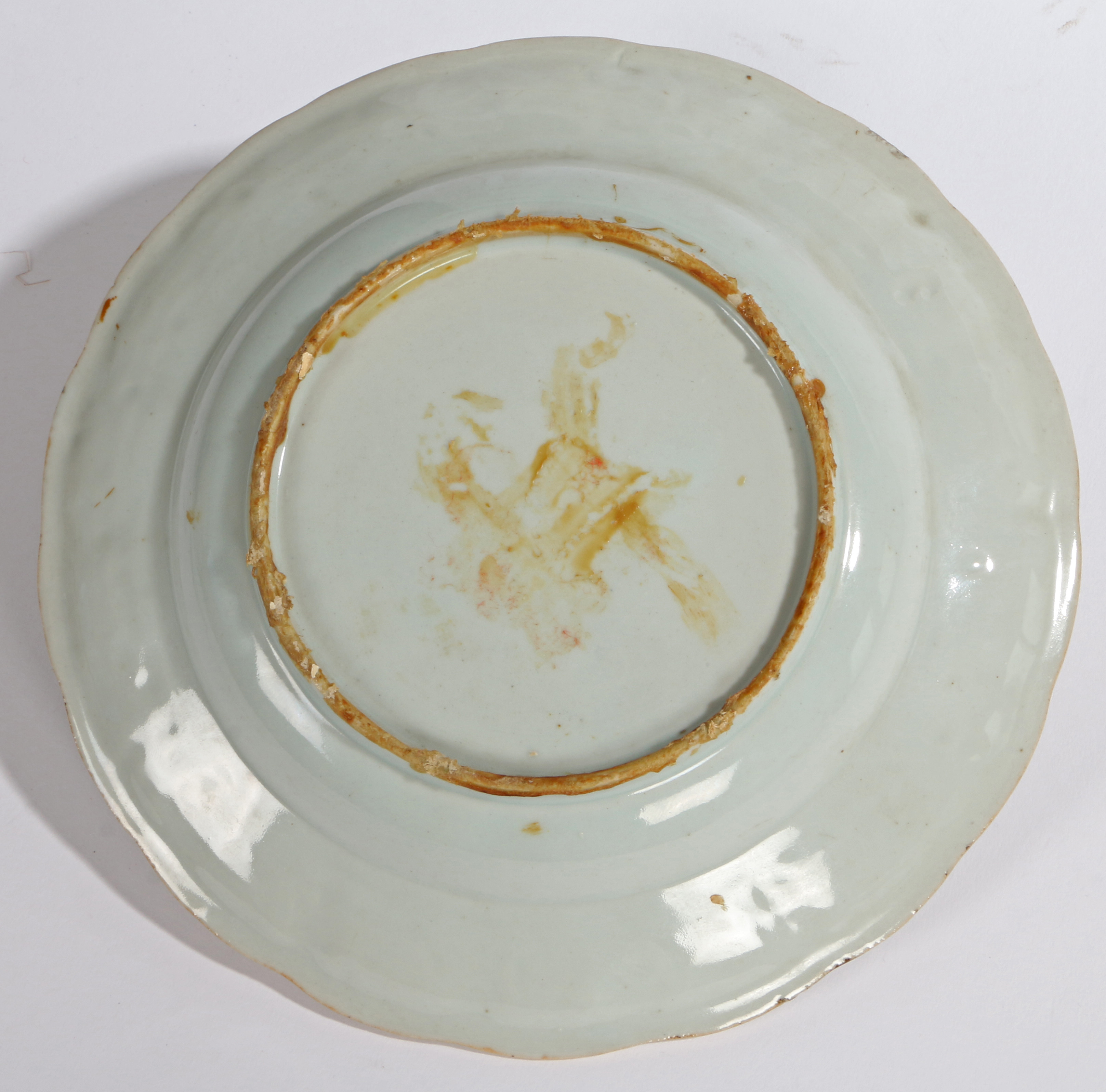 A CHINESE FAMILLE ROSE PORCELAIN DISH. - Image 2 of 2