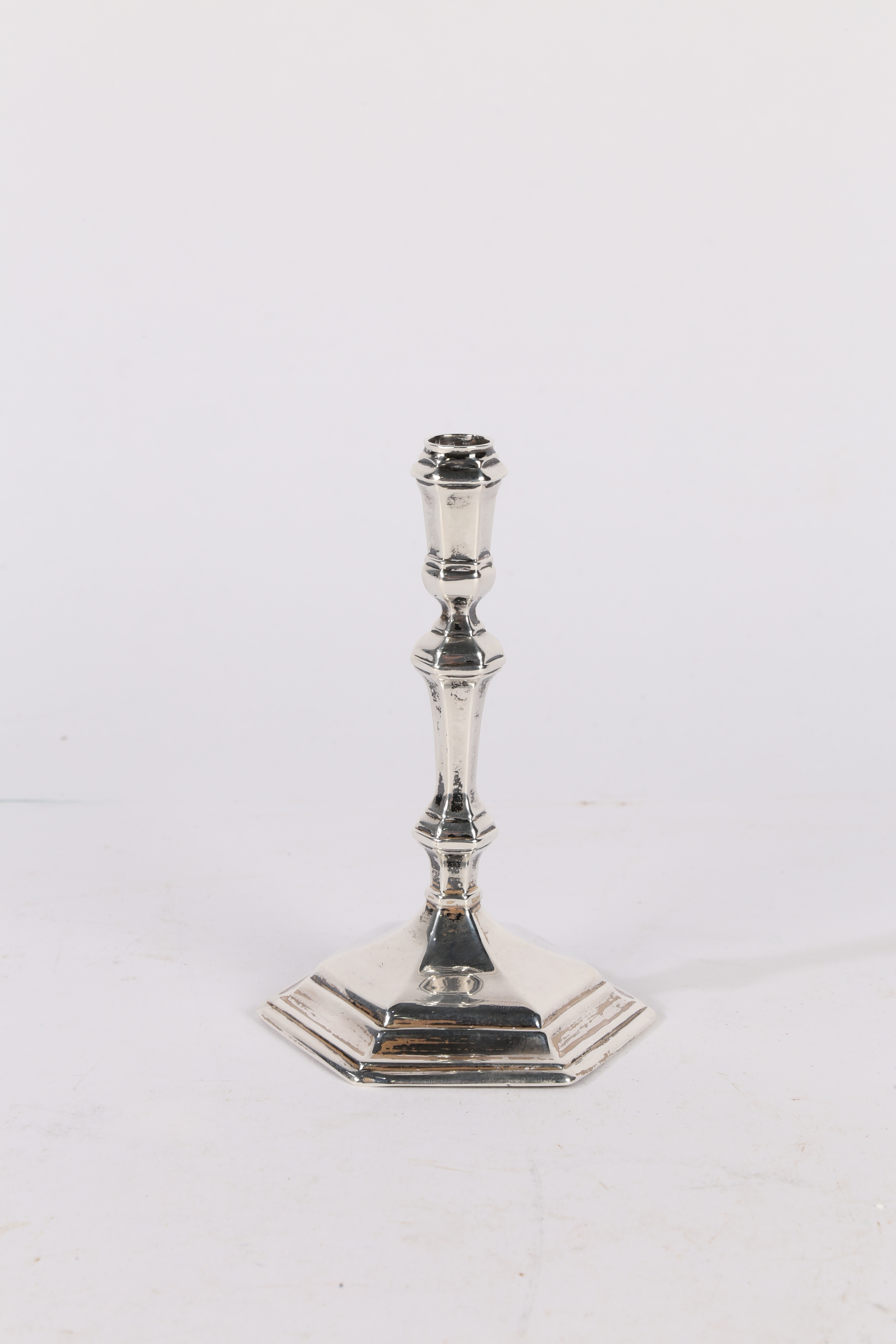 A GEORGE I SILVER TAPERSTICK. - Image 4 of 5