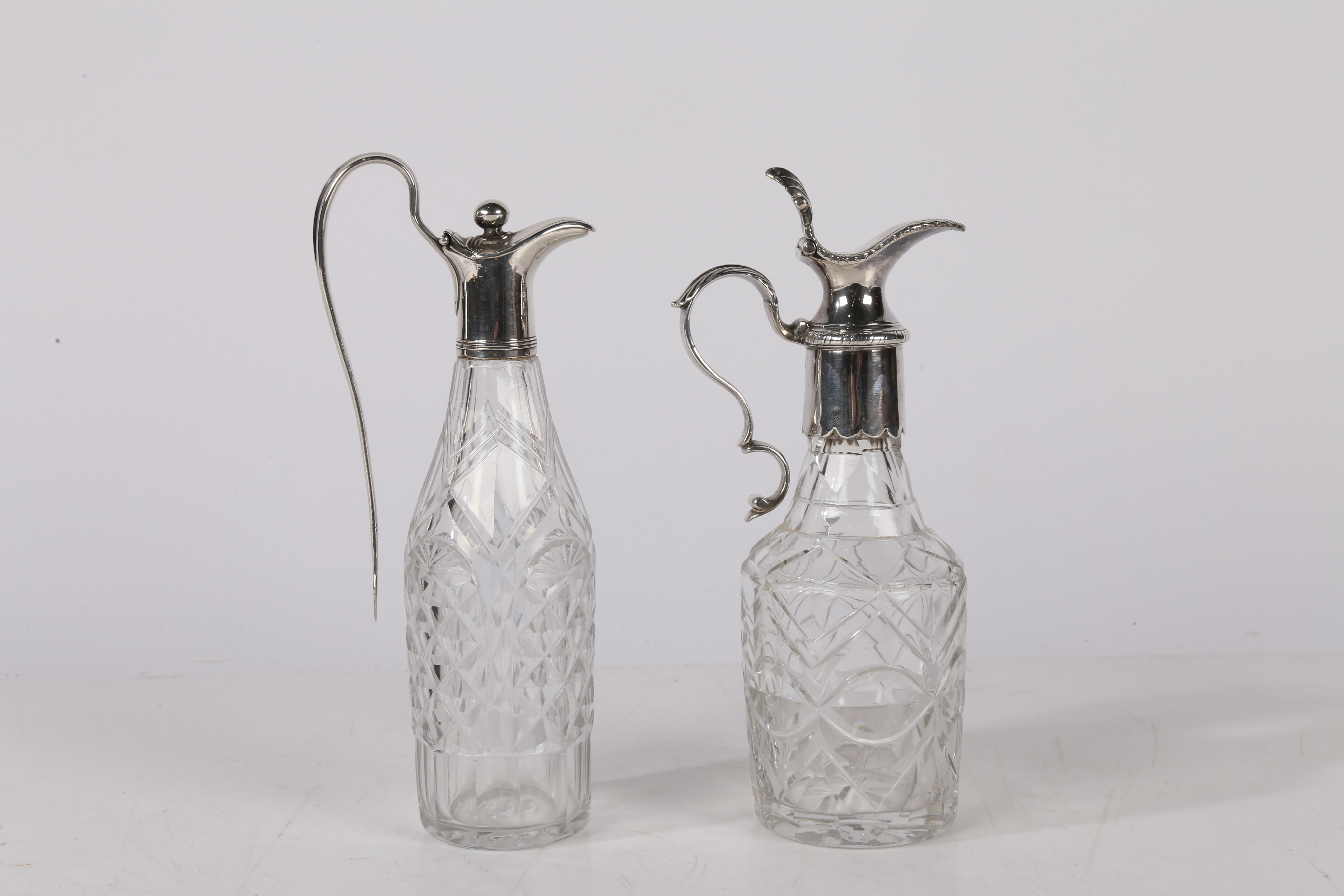 TWO EARLY 19TH CENTURY SILVER MOUNTED CRUET BOTTLES. - Image 5 of 8