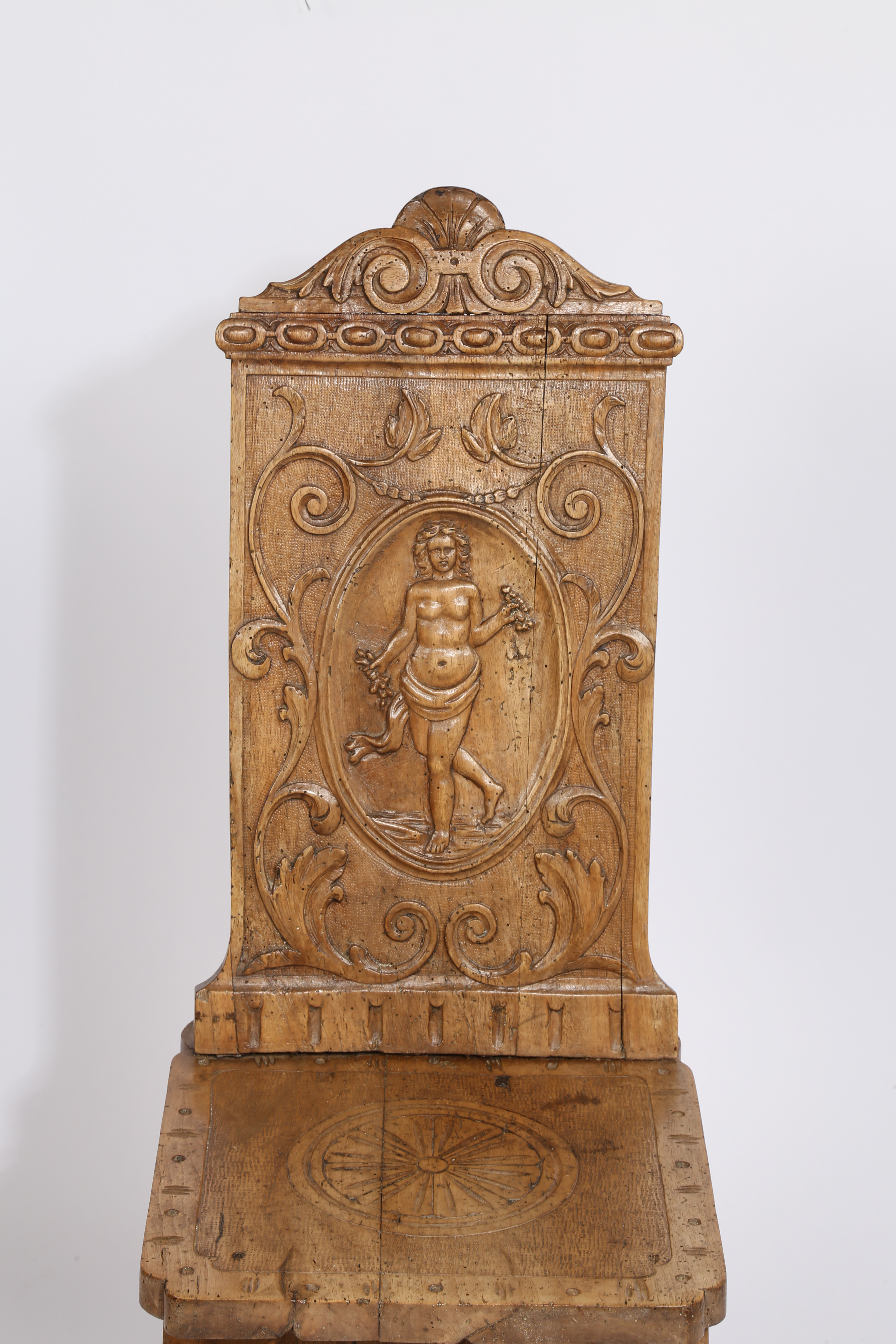 AN 18TH CENTURY ITALIAN WALNUT CHAIR. - Image 3 of 8