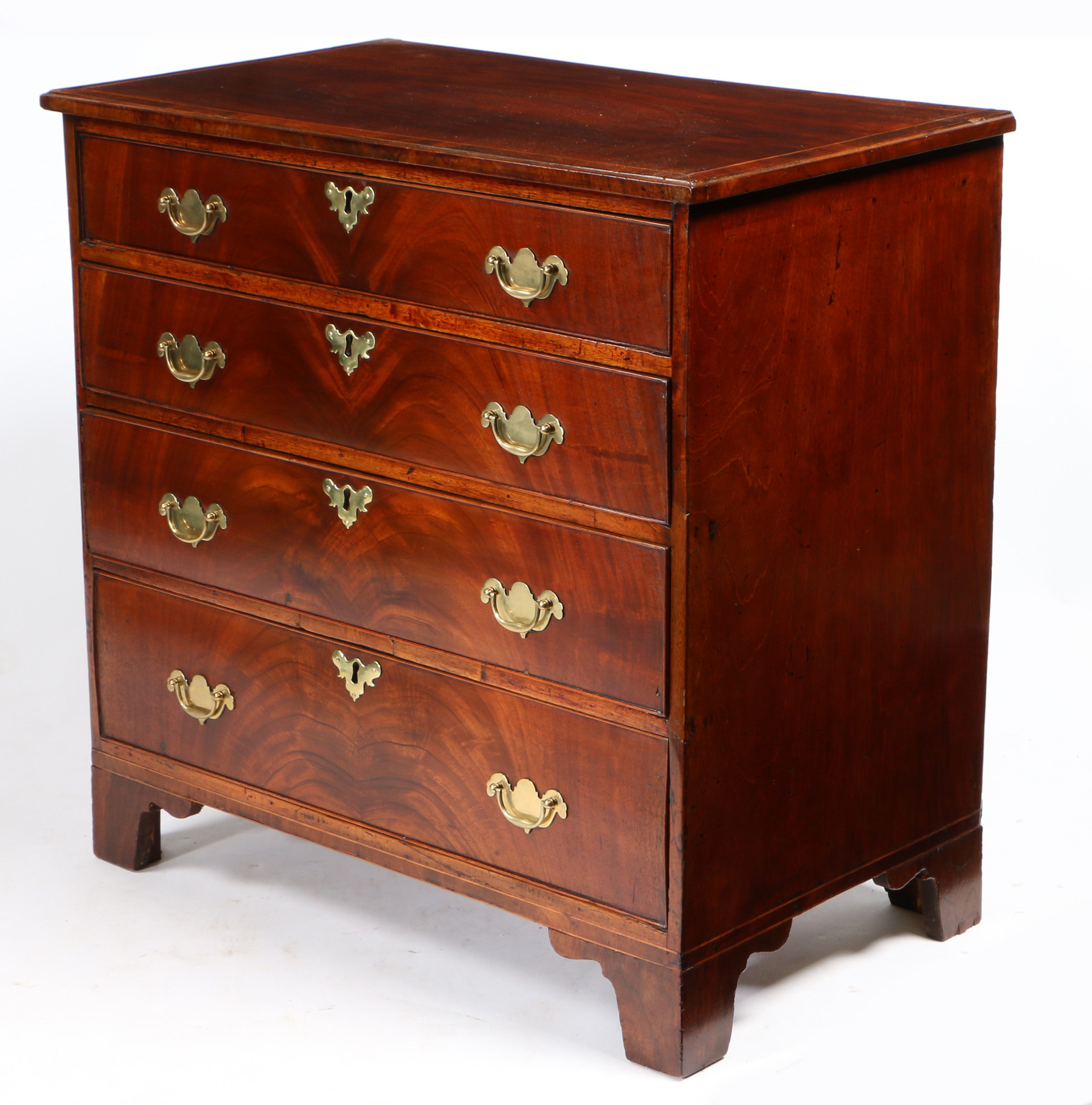 A GEORGE III MAHOGANY CHEST OF DRAWERS. - Image 3 of 3