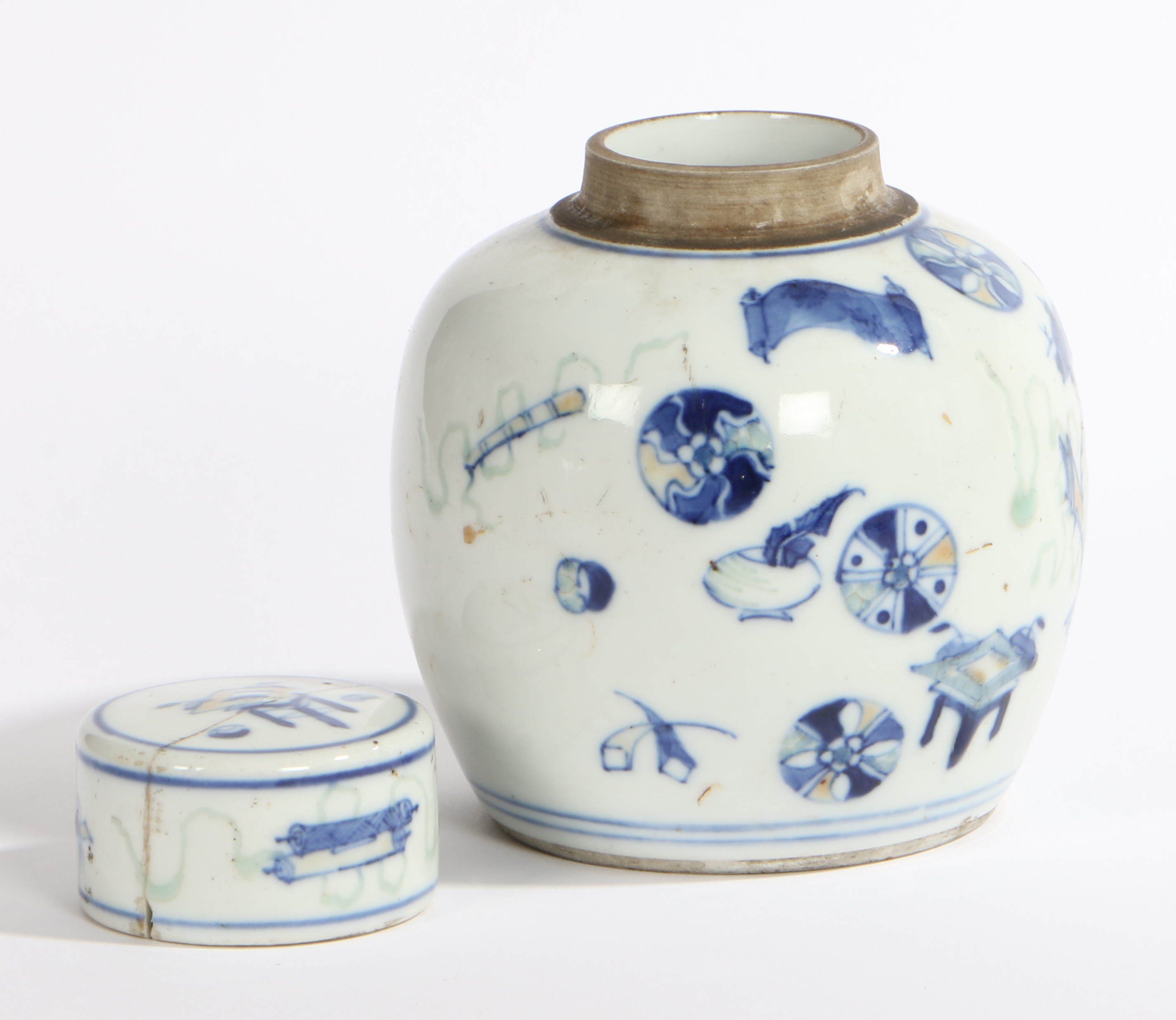 A CHINESE QING DYNASTY OVOID PORCELAIN JAR AND COVER. - Image 2 of 3