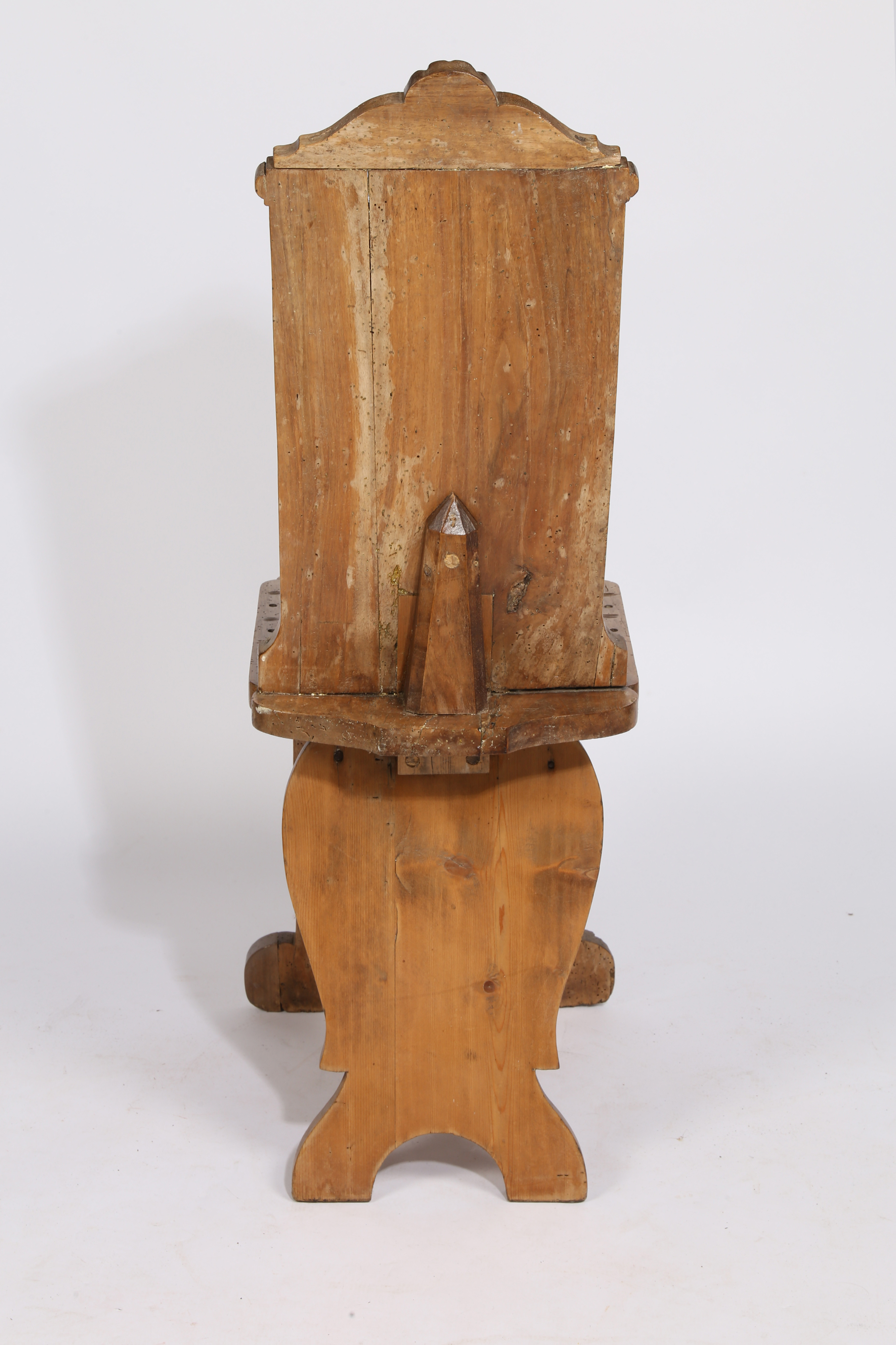 AN 18TH CENTURY ITALIAN WALNUT CHAIR. - Image 7 of 8