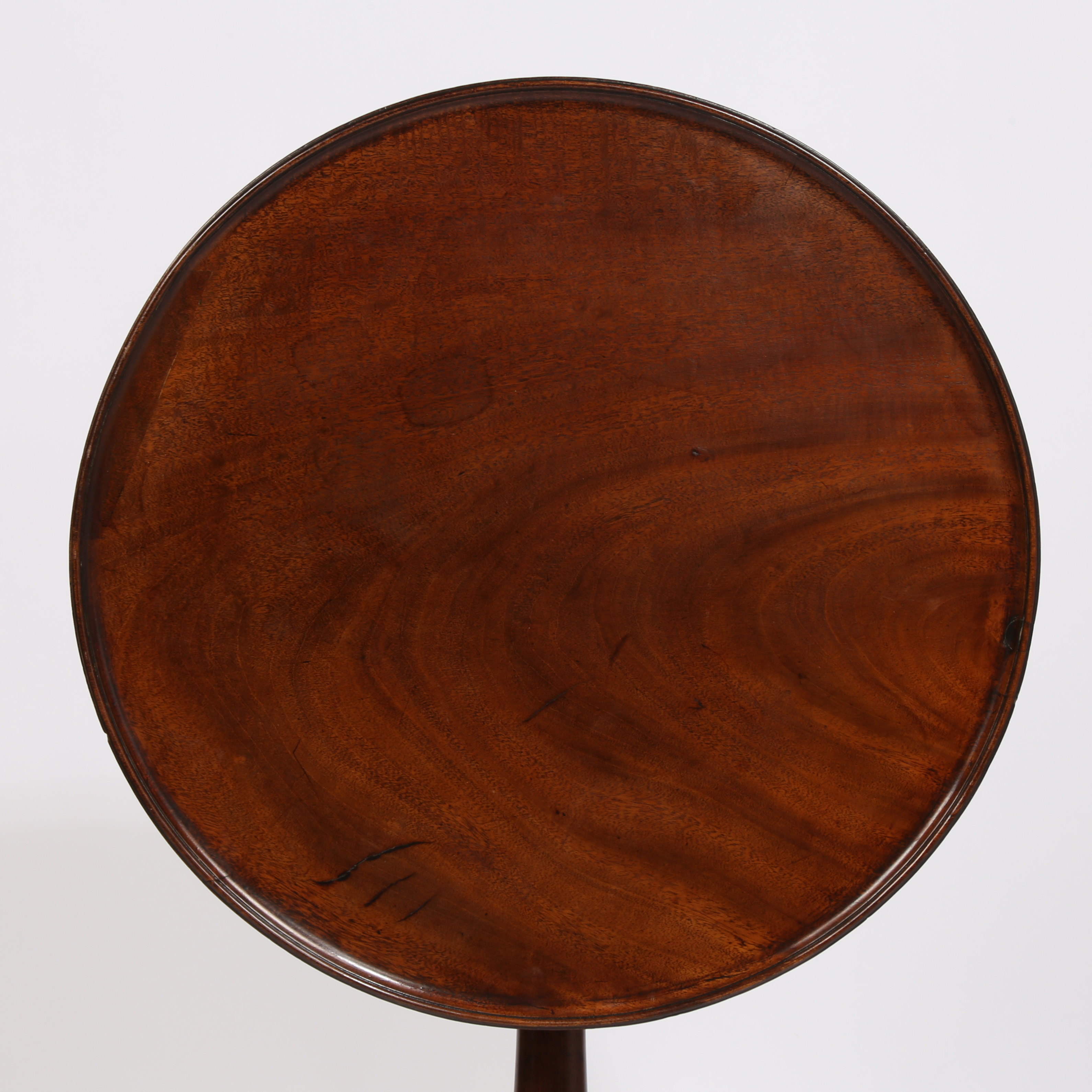 A GEORGE III MAHOGANY DISH TOP OCCASIONAL TABLE. - Image 2 of 5