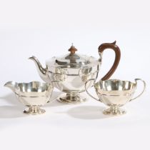 A GEORGE V SILVER THREE PIECE TEA SET.