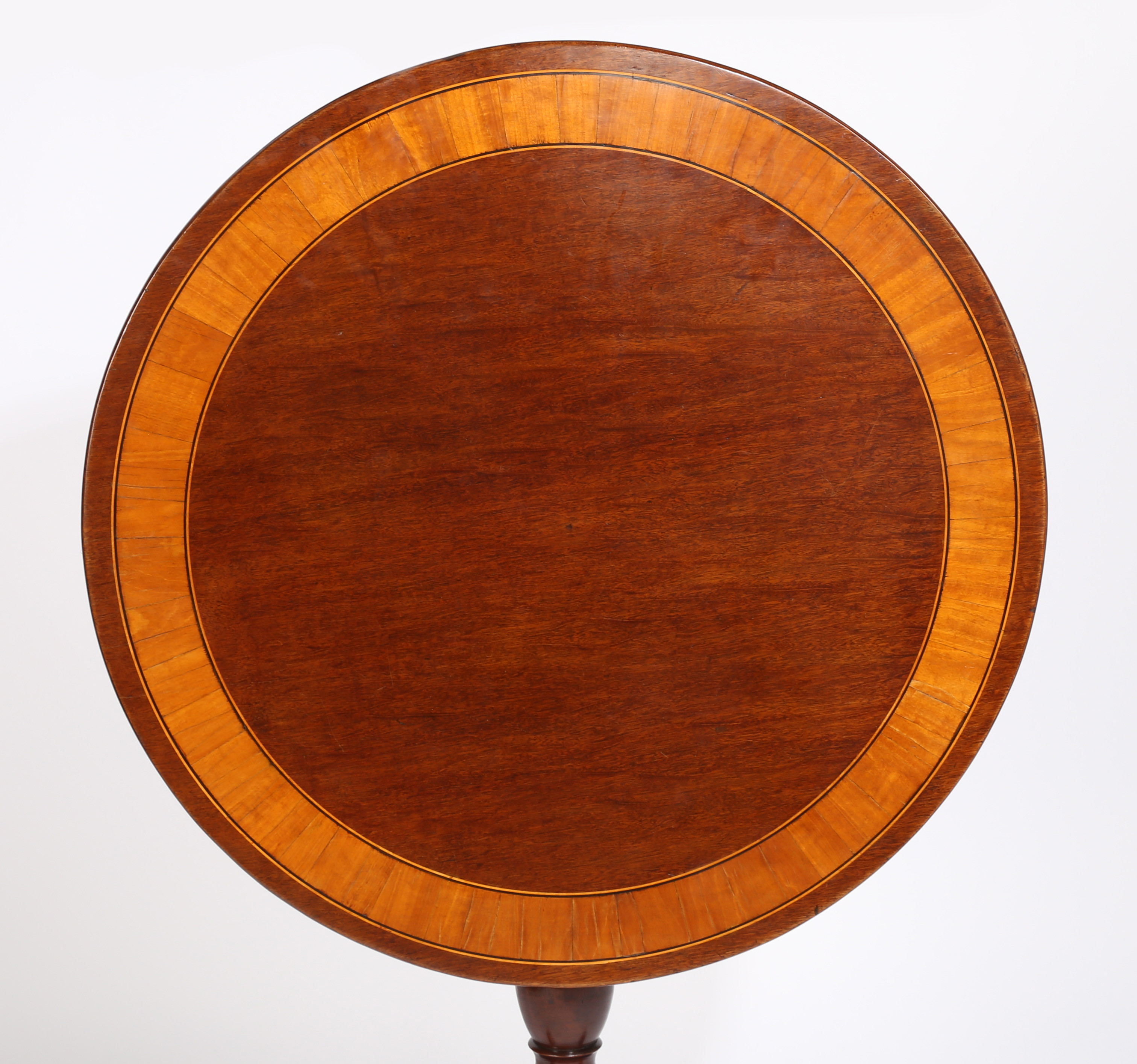 A 19TH CENTURY MAHOGANY AND SATINWOOD BANDED OCCASIONAL TABLE. - Image 2 of 4
