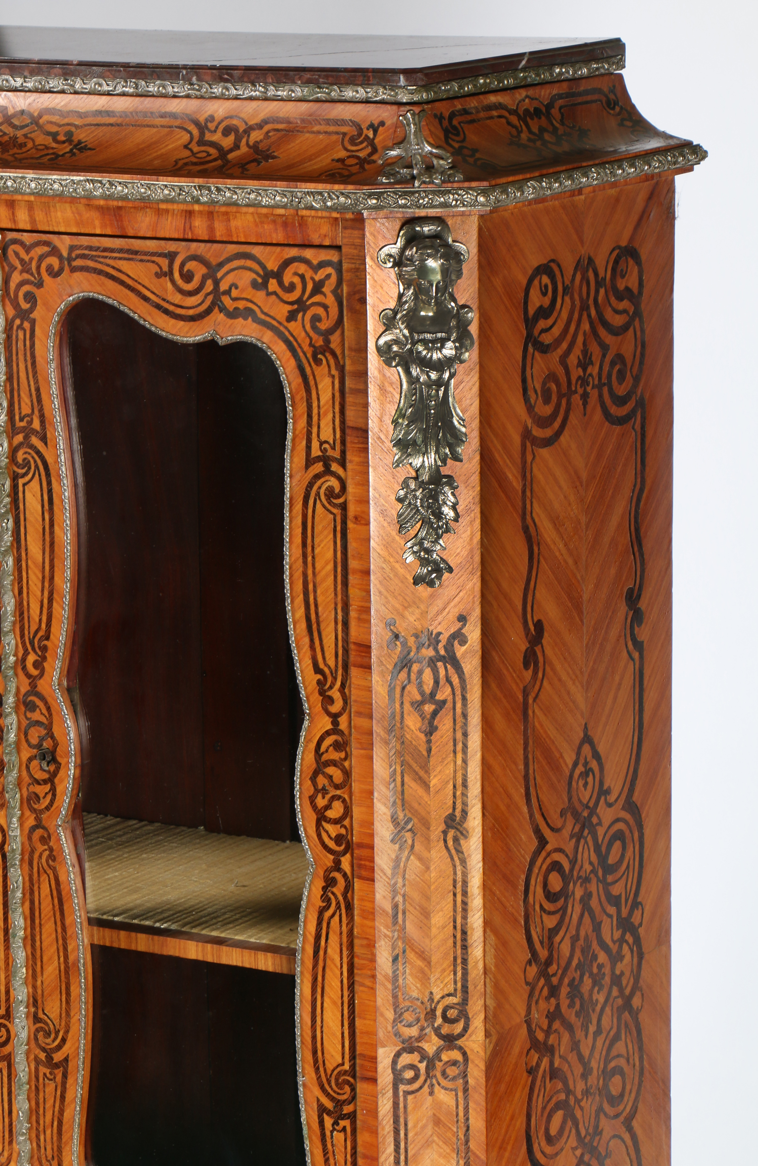 A 19TH CENTURY FRENCH KINGWOOD AND METAL MOUNTED DISPLAY CABINET. - Image 4 of 7