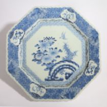 A LARGE CHINESE PORCELAIN DISH, 19TH CENTURY.