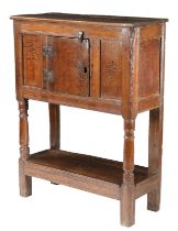 AN EARLY 17TH CENTURY OAK LIVERY CUPBOARD, CIRCA 1600-30.