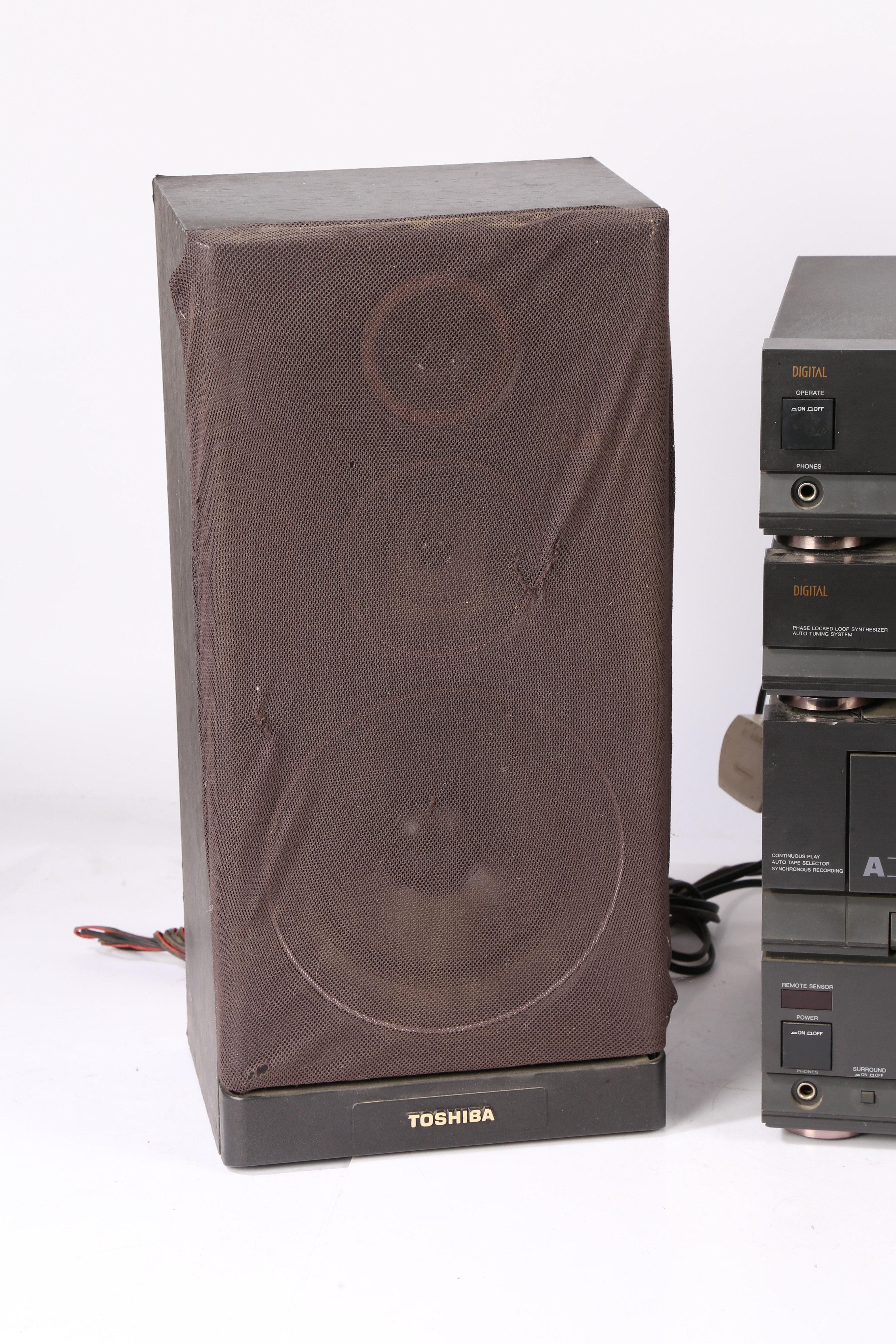 TOSHIBA STEREO STACK SYSTEM AND SPEAKERS. - Image 2 of 6