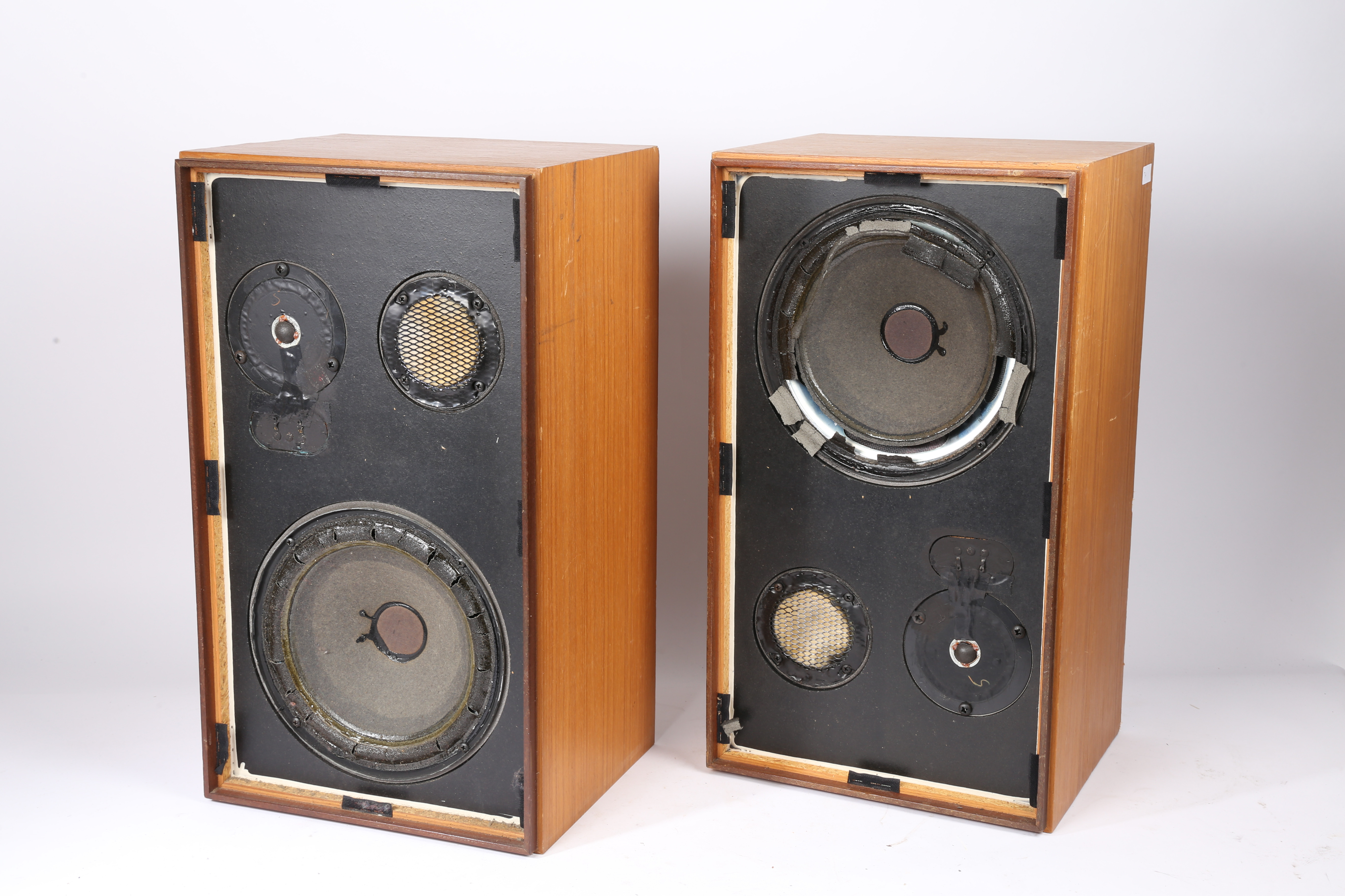 A PAIR OF ACCOUSTIC RESEARCH AR-2AX SPEAKERS. - Bild 4 aus 4