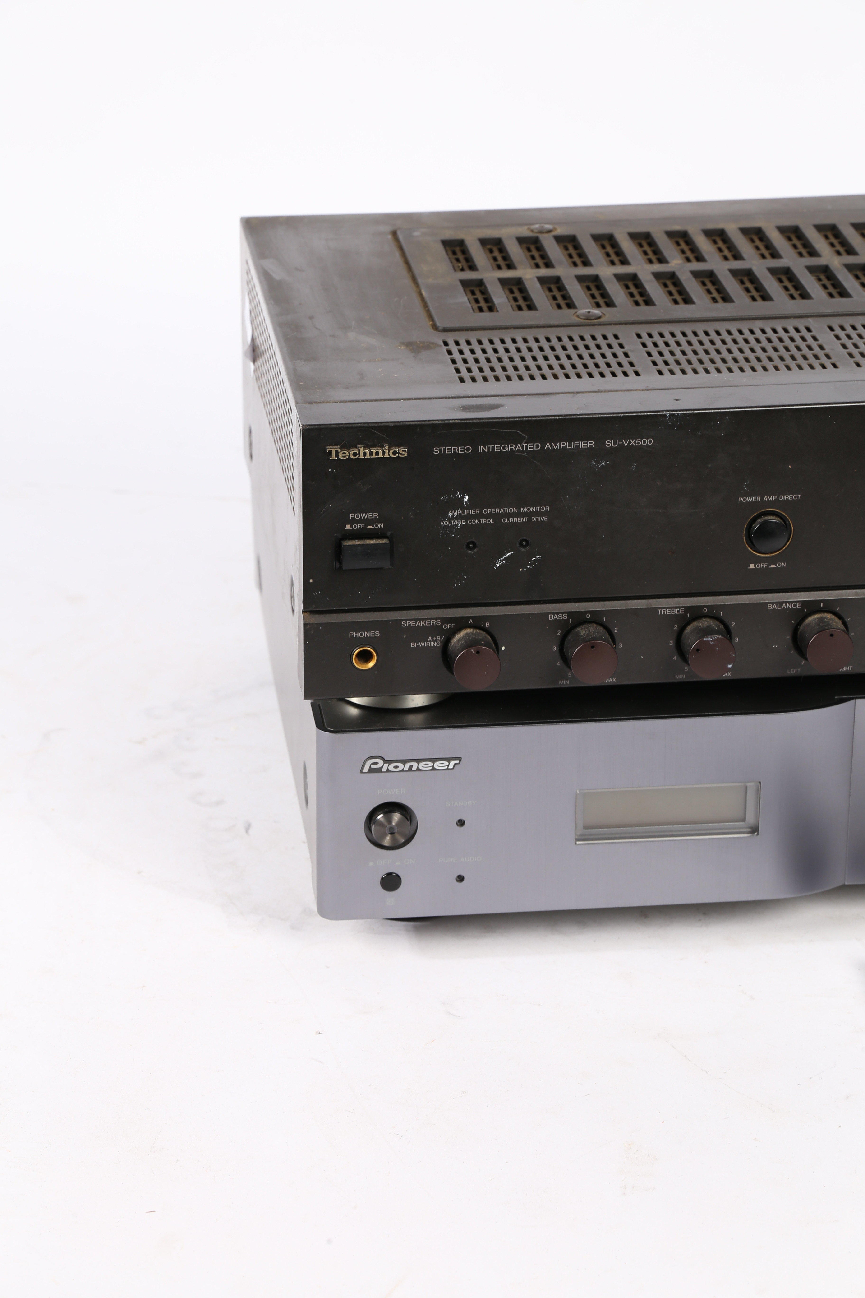 A TECHNICS AMPLIFIER, A PIONEER CD PLAYER (2). - Image 4 of 4