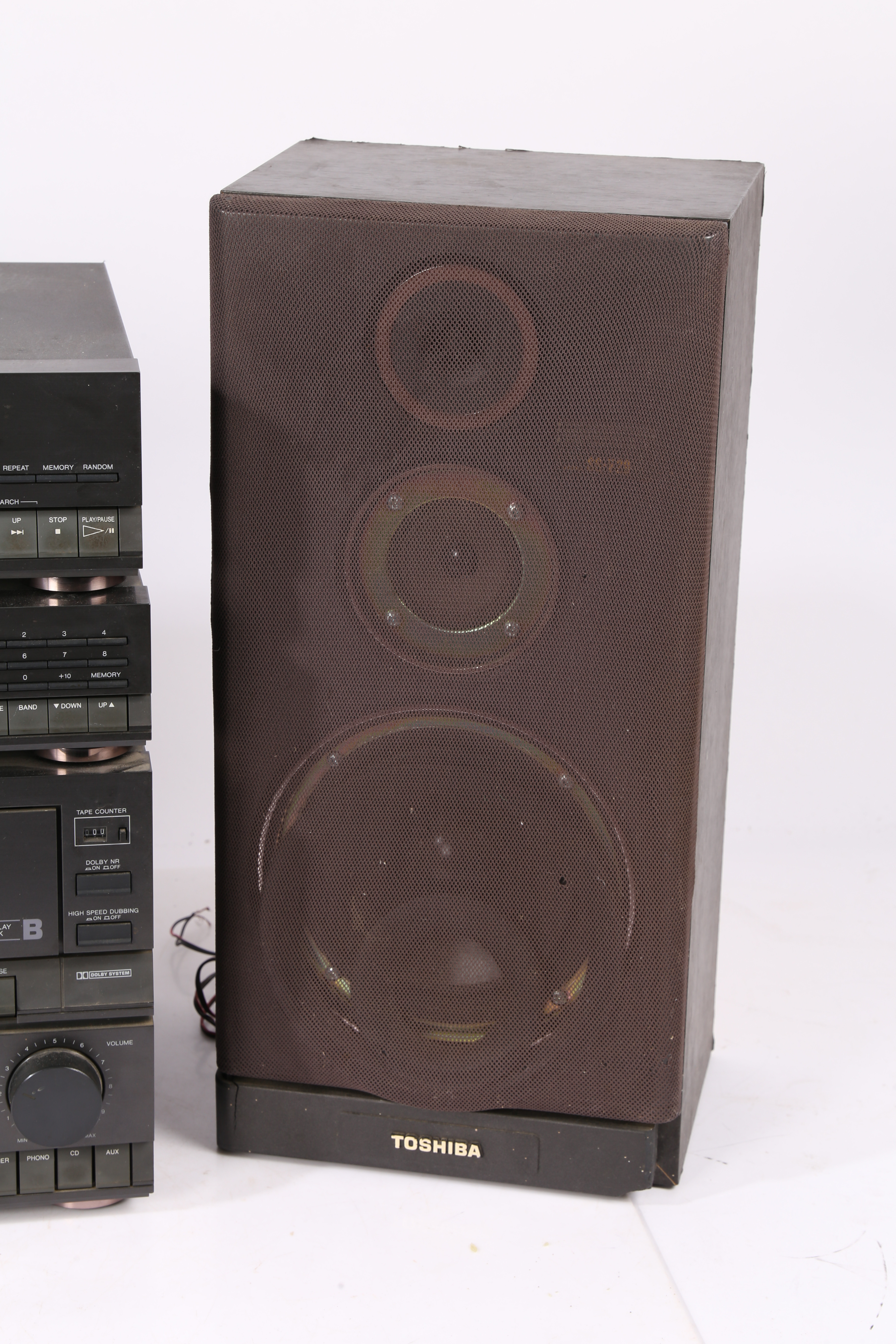 TOSHIBA STEREO STACK SYSTEM AND SPEAKERS. - Image 5 of 6