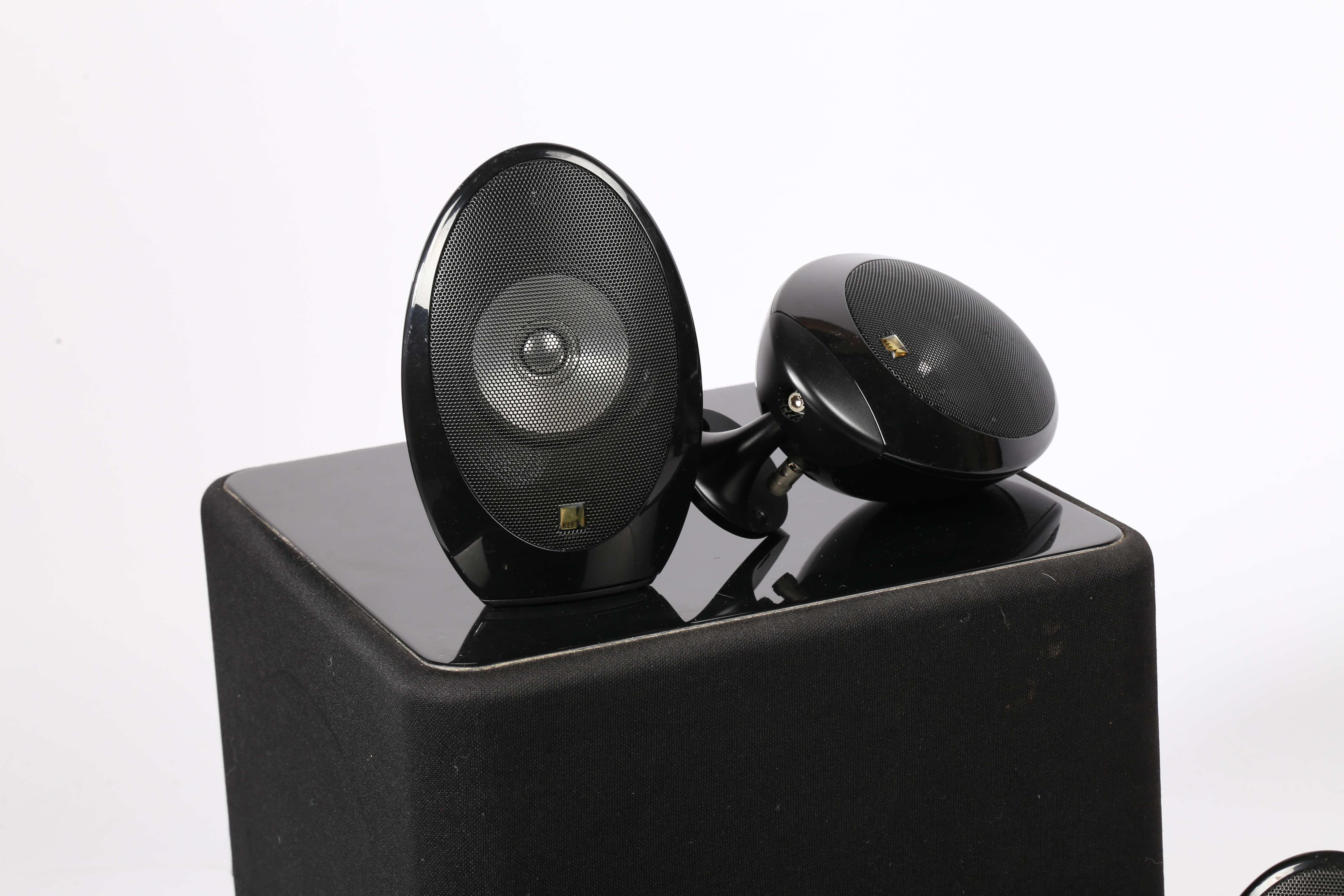KEF KUBE-1 SUB AND 1000 SERIES HOME THEATRE SPEAKER SYSTEM. - Image 4 of 8