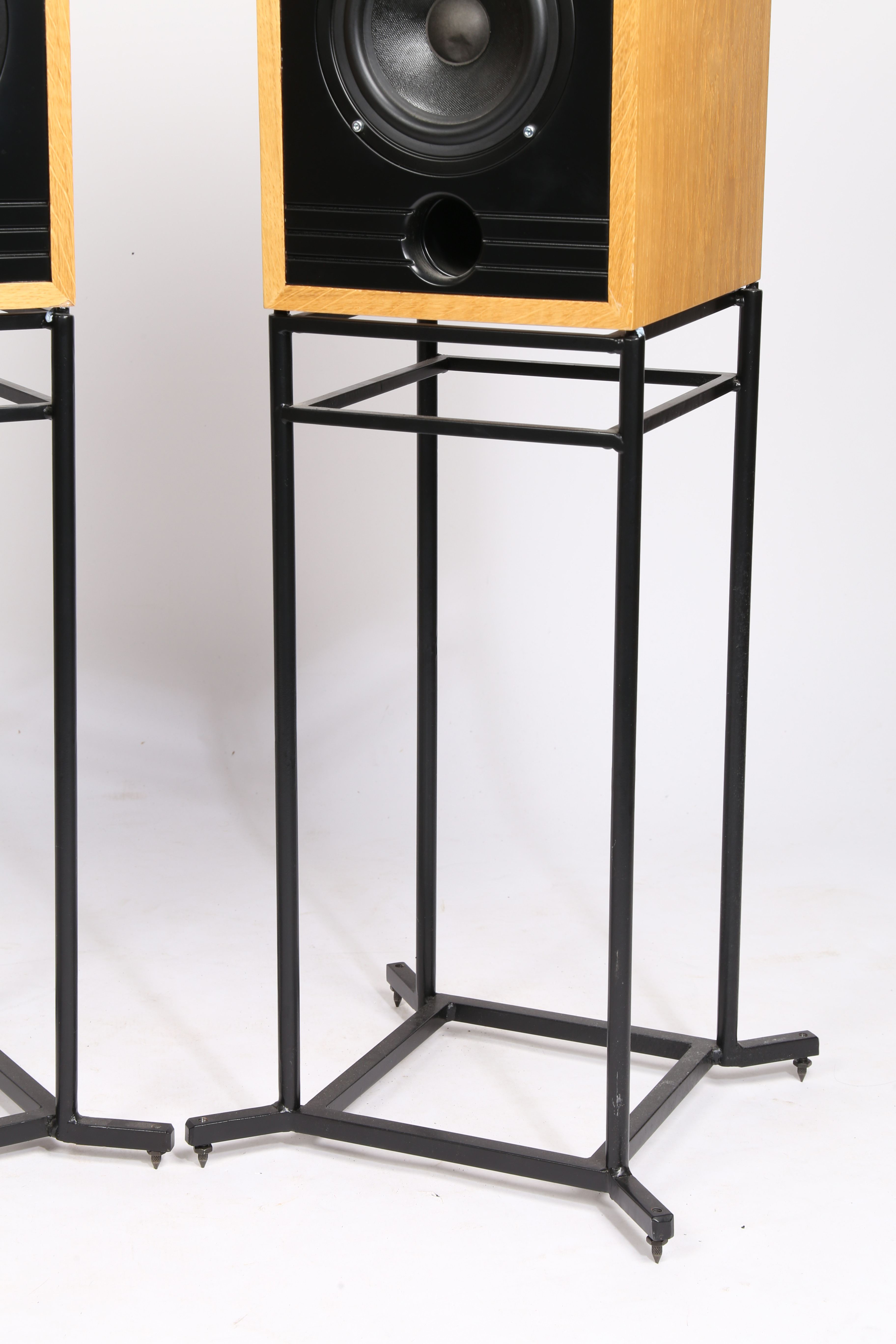 A PAIR OF RUSSELL K RED 100 SPEAKERS AND STANDS (4). - Image 6 of 8