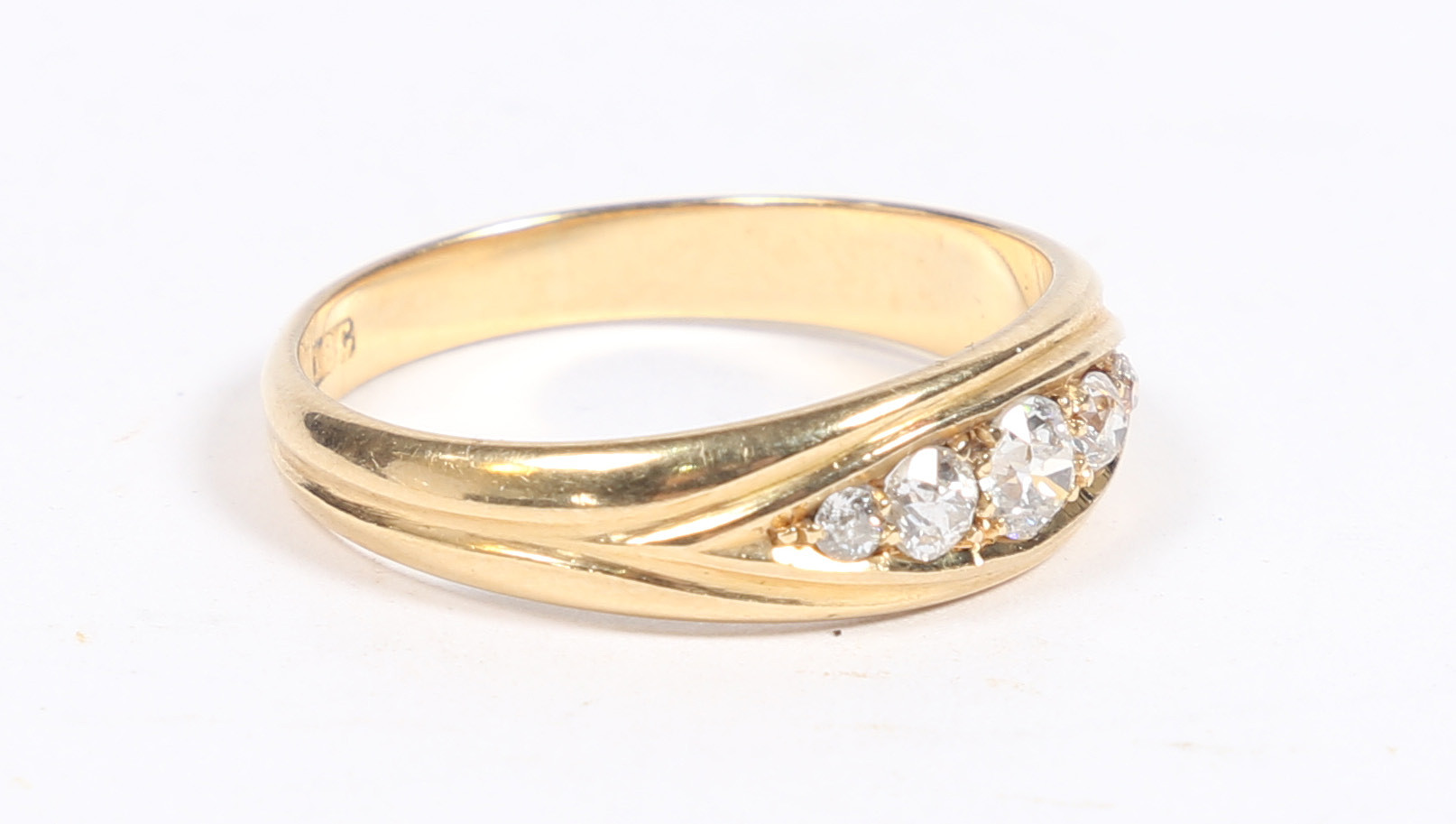 AN 18 CARAT GOLD AND DIAMOND RING. - Bild 5 aus 6