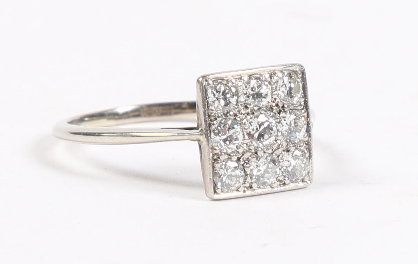 A PLATINUM AND DIAMOND RING. - Image 5 of 6