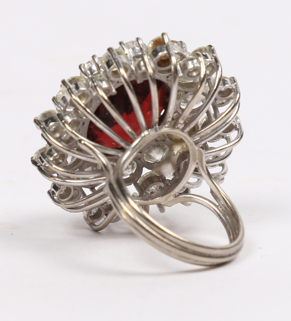 A SUBSTANTIAL DIAMOND AND GARNET CLUSTER RING. - Image 5 of 5