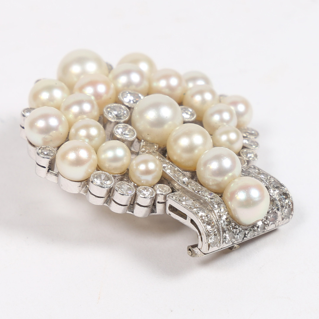 AN ART DECO DIAMOND AND PEARL BROOCH. - Bild 5 aus 5