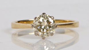 AN 18 CARAT GOLD SOLITAIRE RING.