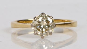 AN 18 CARAT GOLD SOLITAIRE RING.