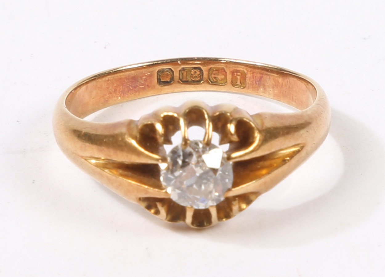 A GENTLEMANS 18 CARAT GOLD AND DIAMOND RING. - Bild 2 aus 5