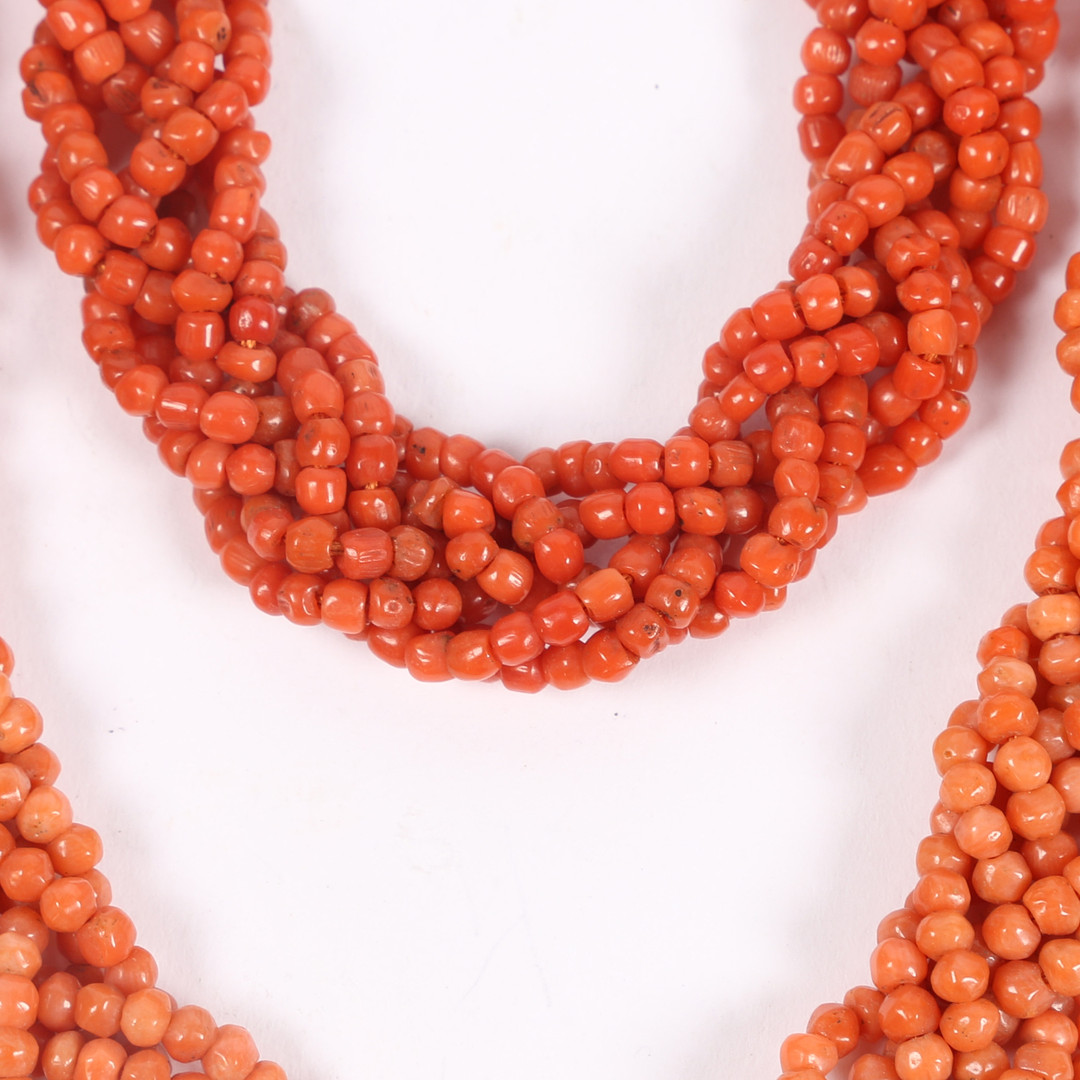 A CORAL BEAD NECKLACE AND BRACELET (2). - Bild 4 aus 7