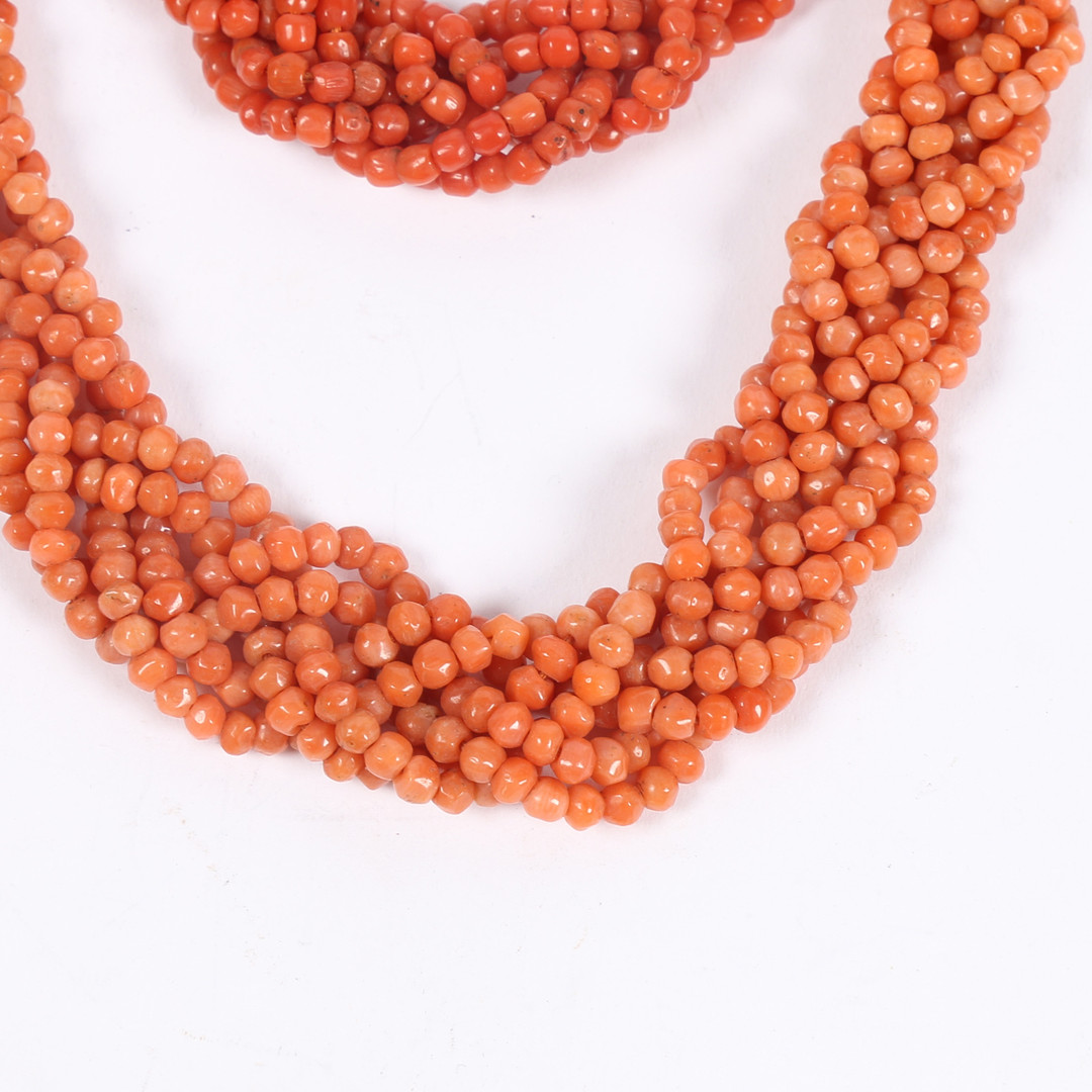 A CORAL BEAD NECKLACE AND BRACELET (2). - Bild 3 aus 7