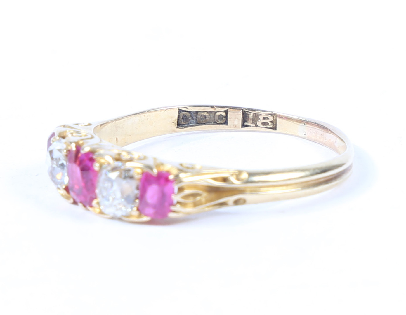 AN 18 CARAT GOLD, RUBY AND DIAMOND RING. - Bild 2 aus 6