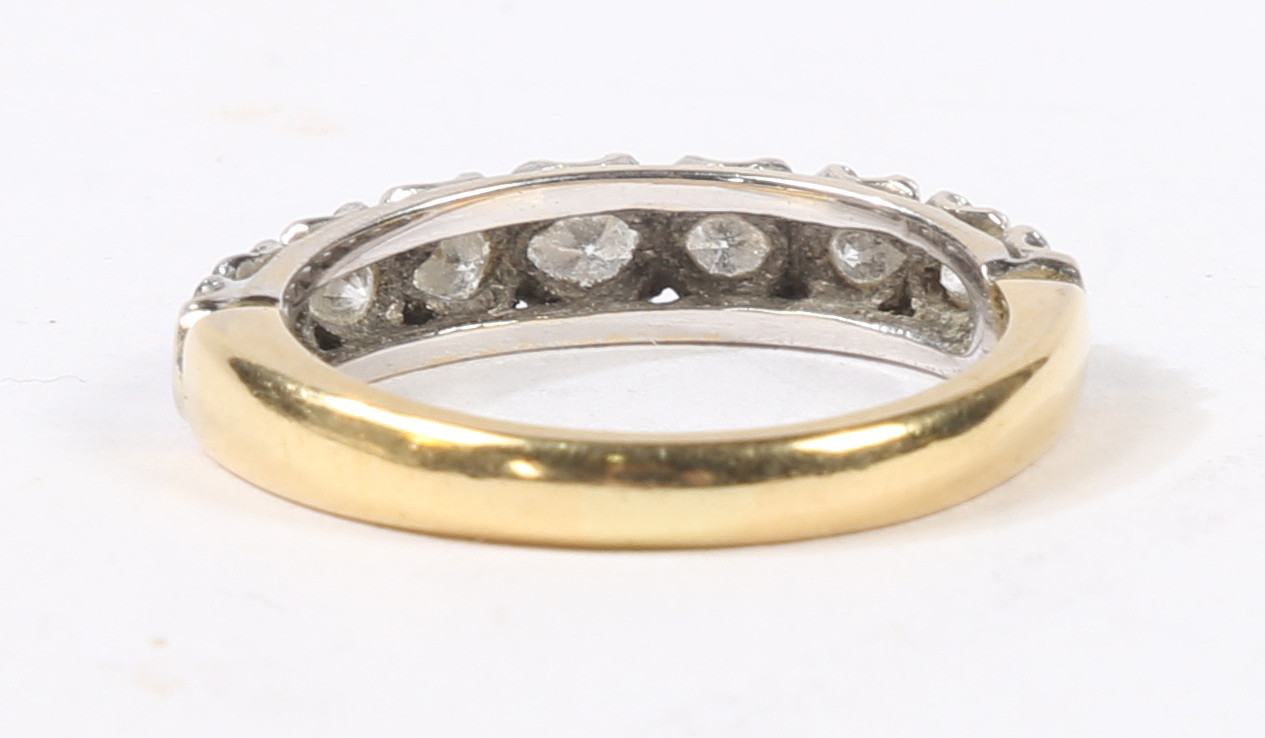 AN 18 CARAT GOLD AND DIAMOND RING. - Image 4 of 5
