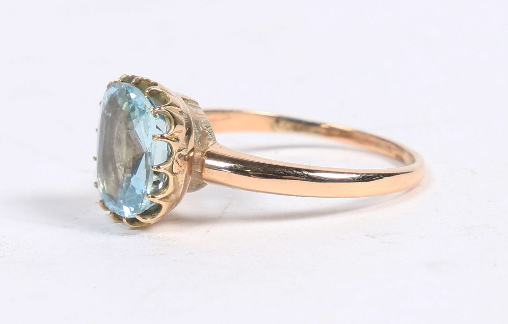A 9 CARAT GOLD AND AQUAMARINE SOLITAIRE RING. - Image 2 of 5