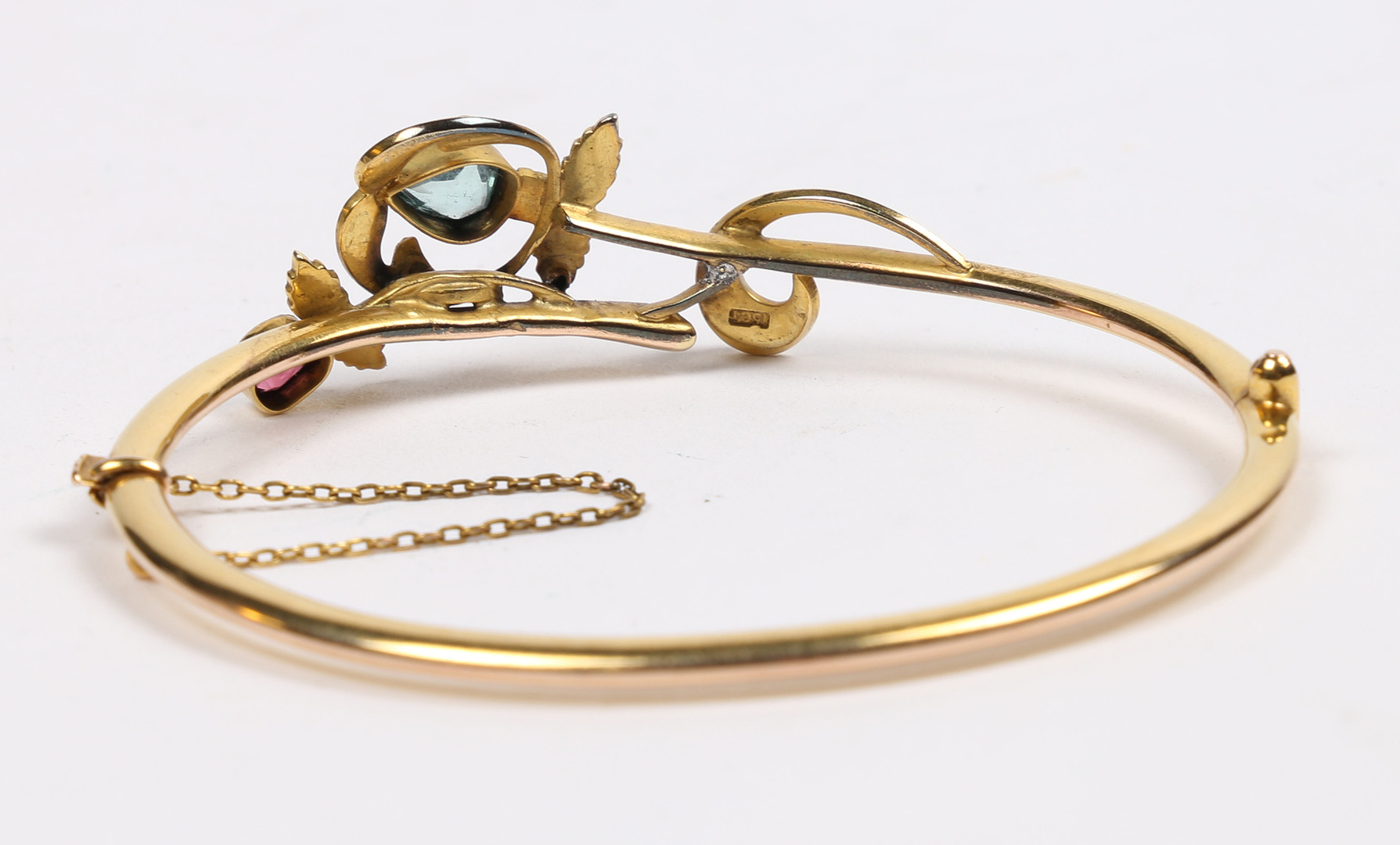 A VICTORIAN 15 CARAT GOLD, AQUAMARINE, GARNET AND PEARL BRACELET. - Image 3 of 6