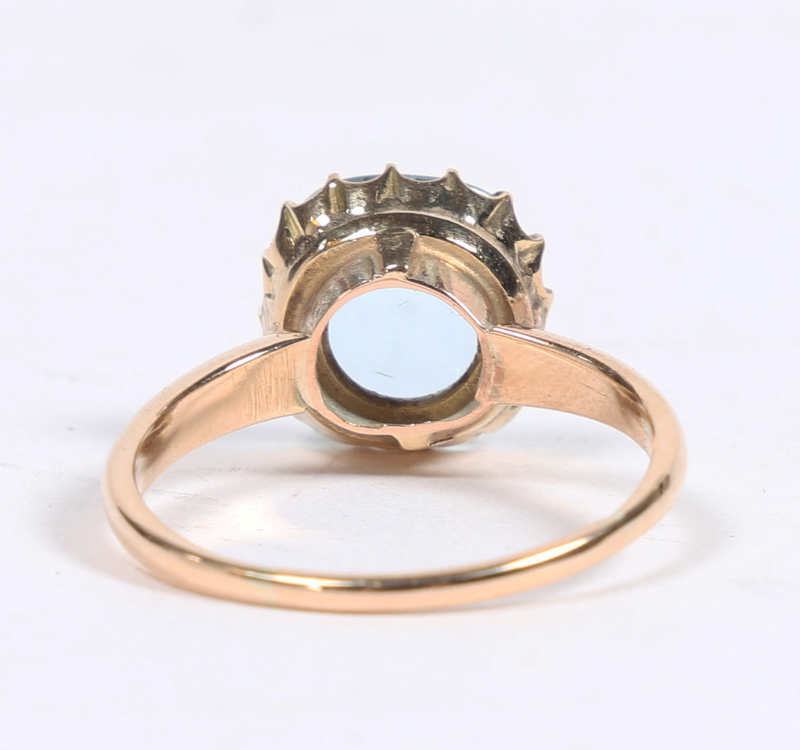 A 9 CARAT GOLD AND AQUAMARINE SOLITAIRE RING. - Image 3 of 5