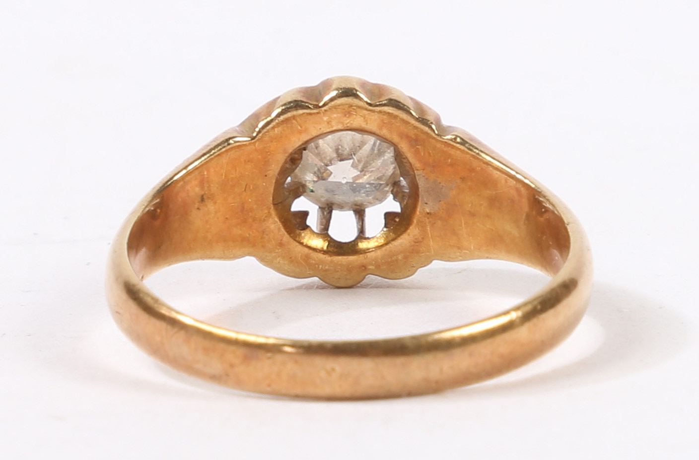 A GENTLEMANS 18 CARAT GOLD AND DIAMOND RING. - Bild 4 aus 5